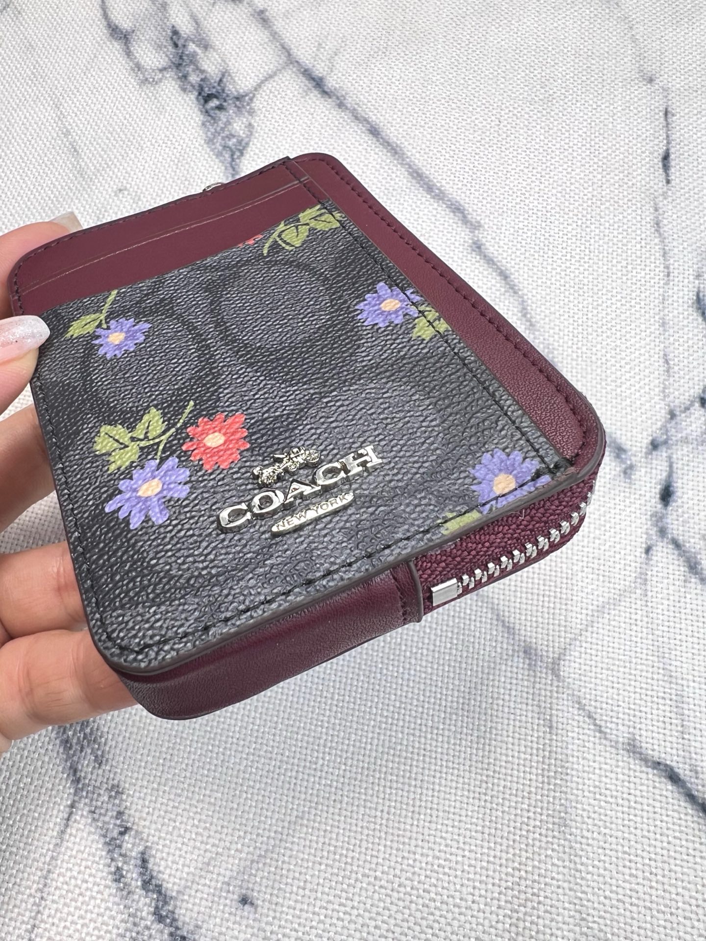 Coach Coach 新品 链条小方包小碎花配酒红色牛皮CM991正面三个卡位放3-5张卡