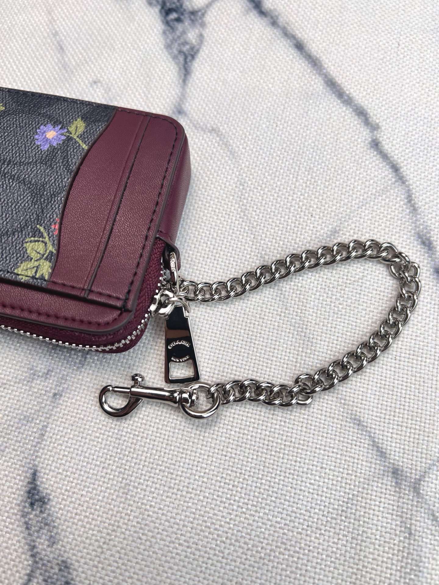 Coach Coach 新品 链条小方包小碎花配酒红色牛皮CM991正面三个卡位放3-5张卡