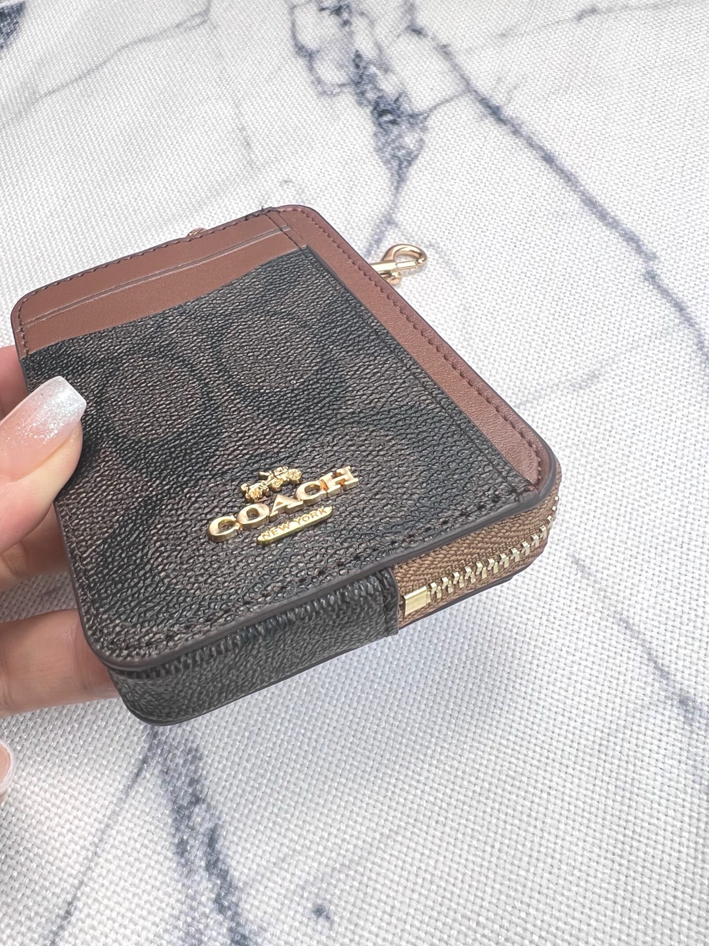 Coach ～Coach 新品 链条小卡包咖啡配棕C0058正面三个卡位放3-5张卡