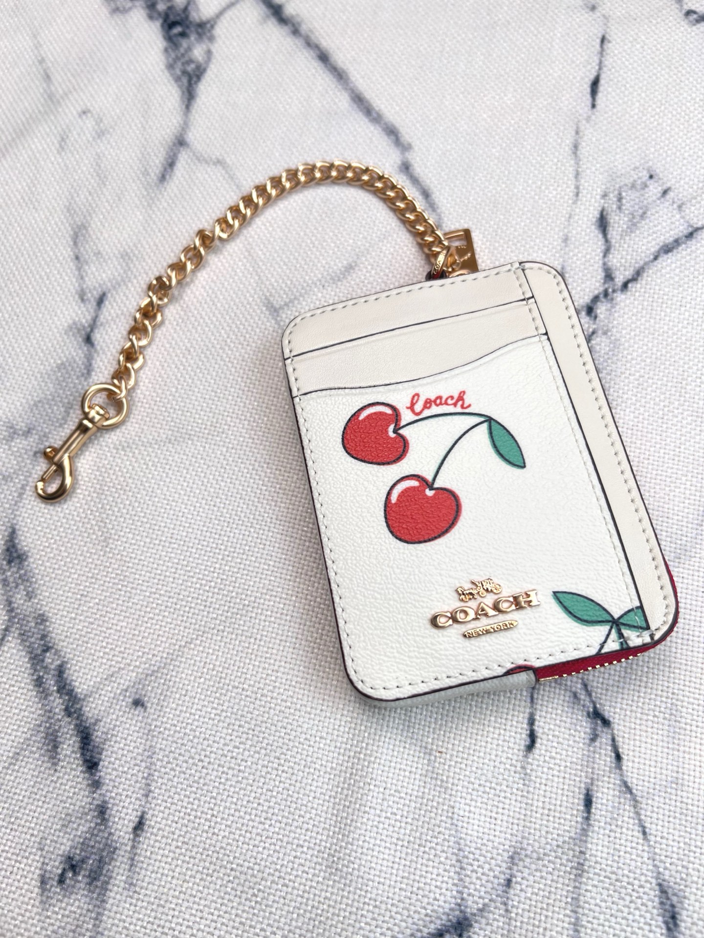 Coach ～Coach 新品 链条小卡包红色樱桃印花CF409正面三个卡位放3-5张卡
