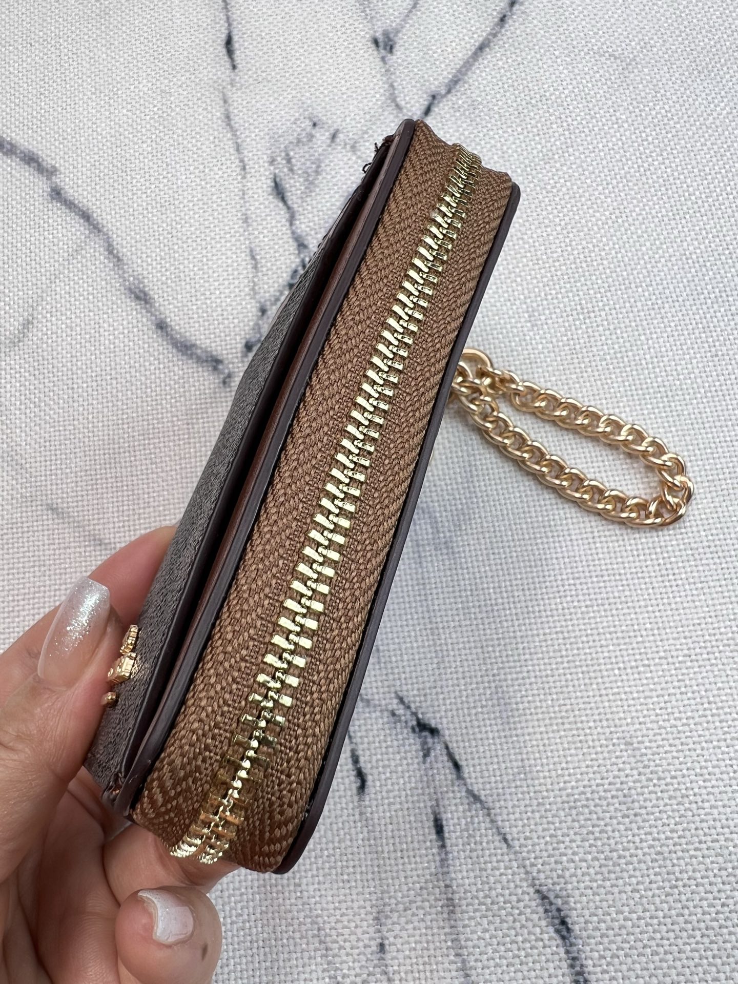 Coach ～Coach 新品 链条小卡包咖啡配棕C0058正面三个卡位放3-5张卡