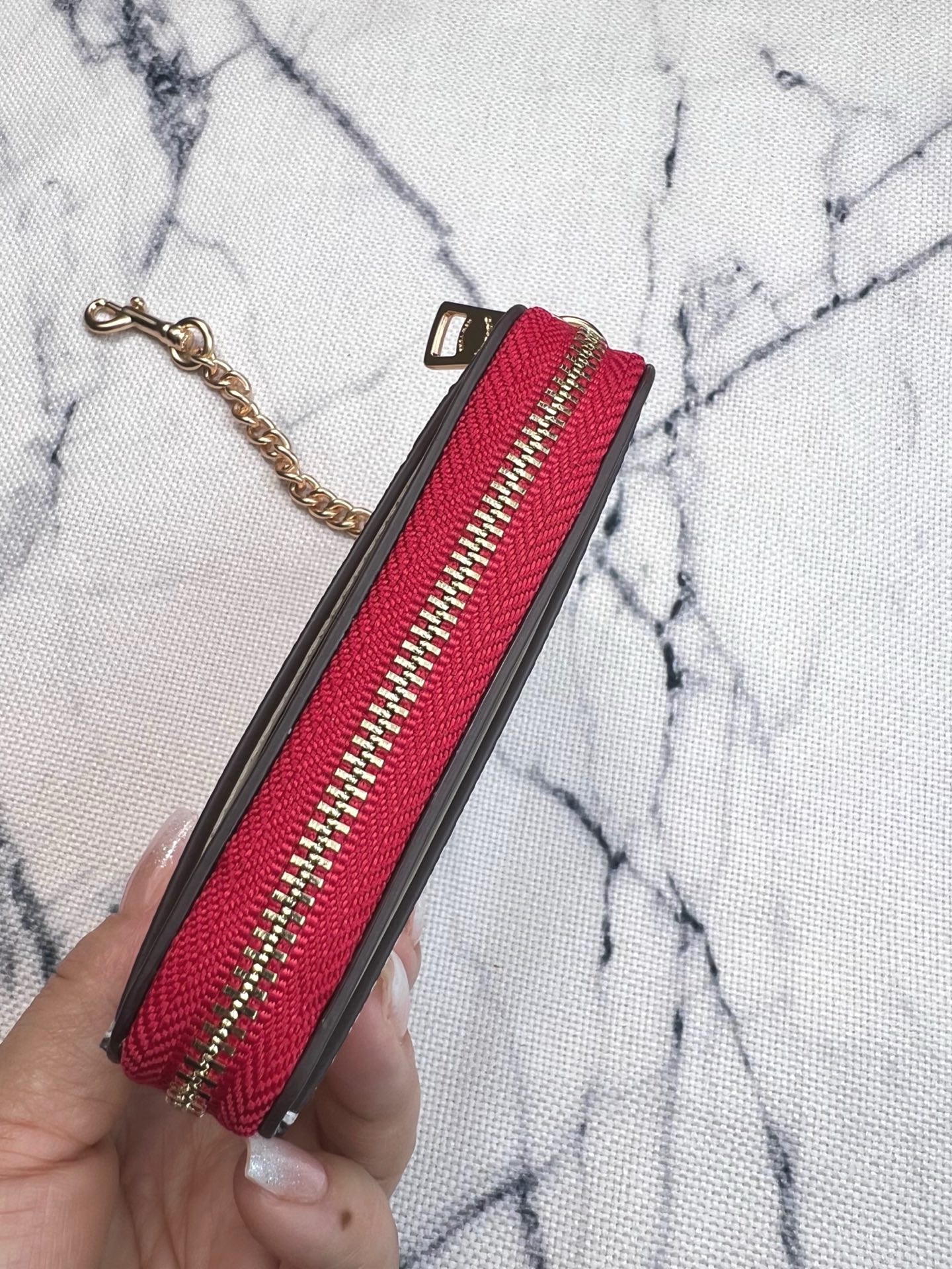 Coach ～Coach 新品 链条小卡包红色樱桃印花CF409正面三个卡位放3-5张卡