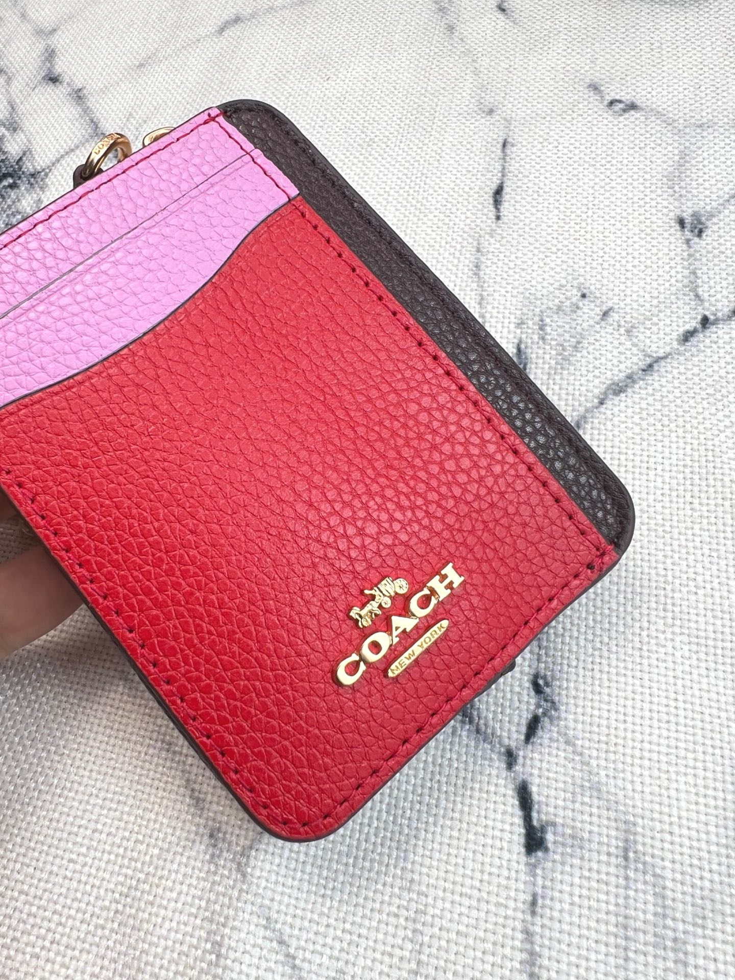 Coach ～Coach 新品 链条小方包荔枝纹拼色卡包CW1886正面三个卡位放3-5张卡