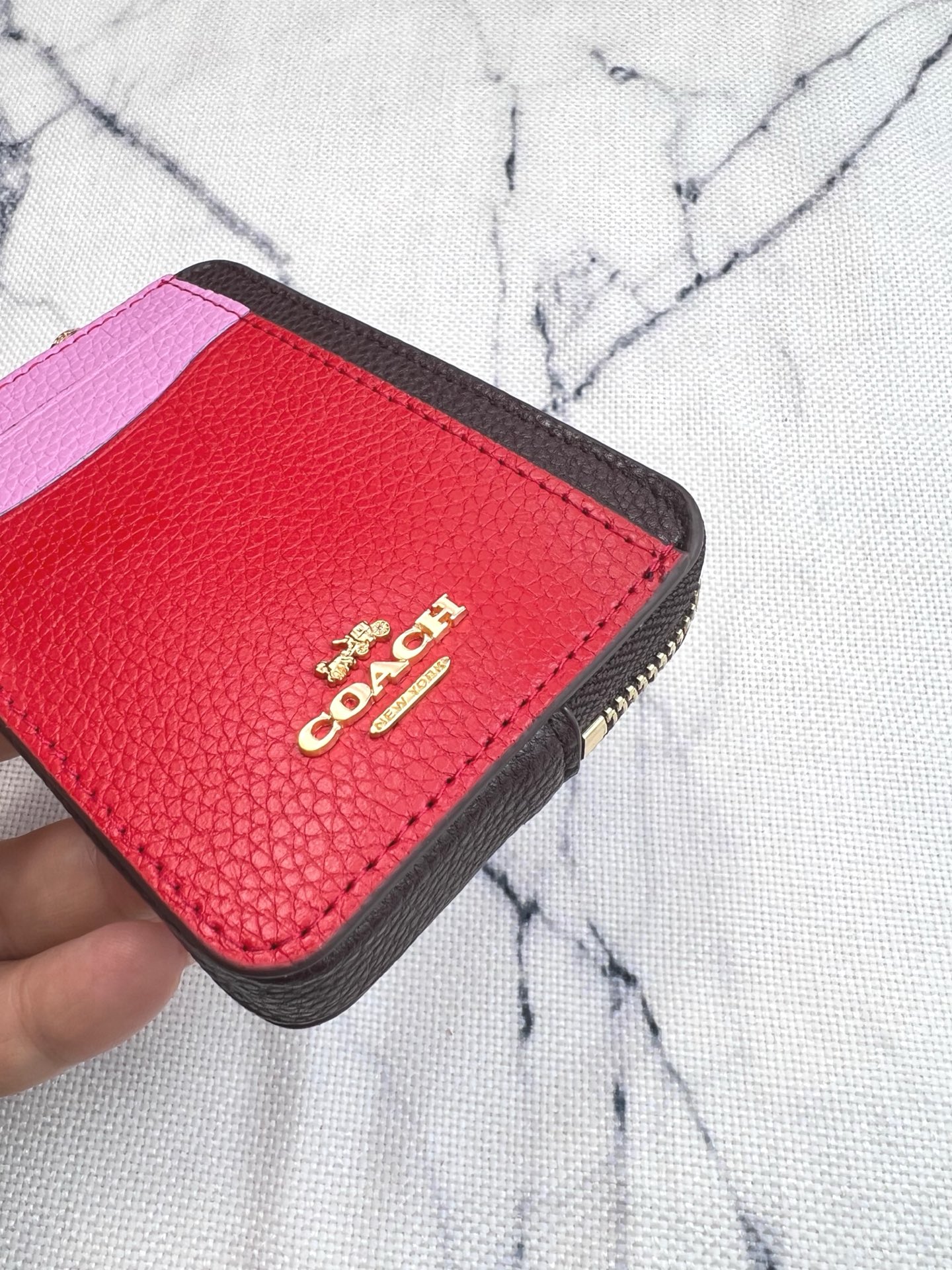 Coach ～Coach 新品 链条小方包荔枝纹拼色卡包CW1886正面三个卡位放3-5张卡