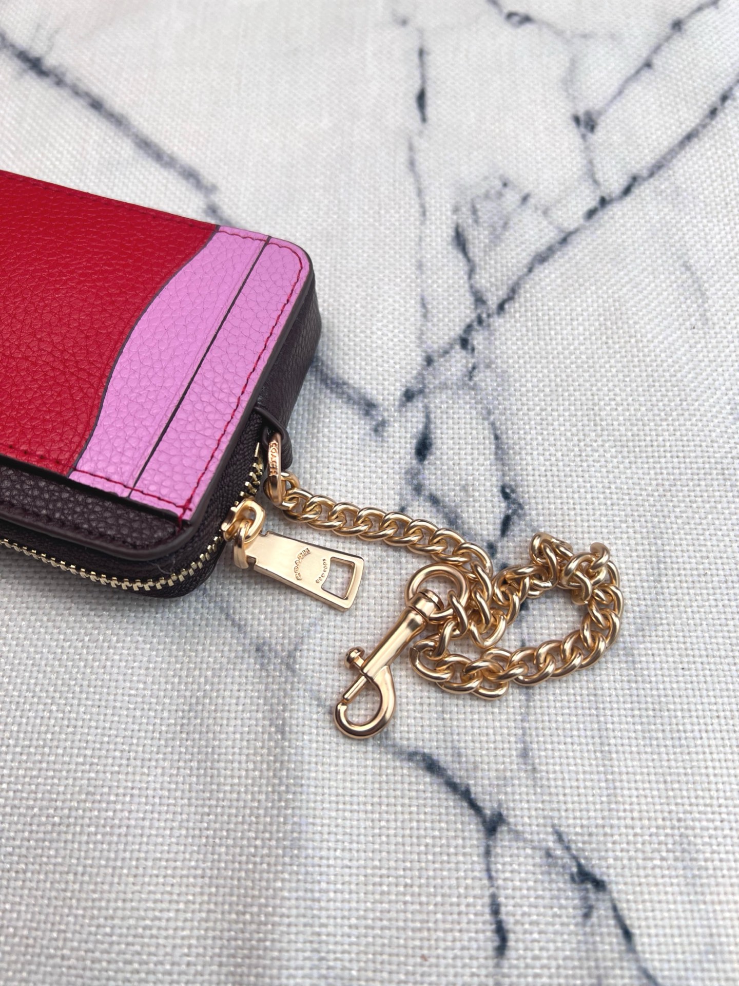Coach ～Coach 新品 链条小方包荔枝纹拼色卡包CW1886正面三个卡位放3-5张卡