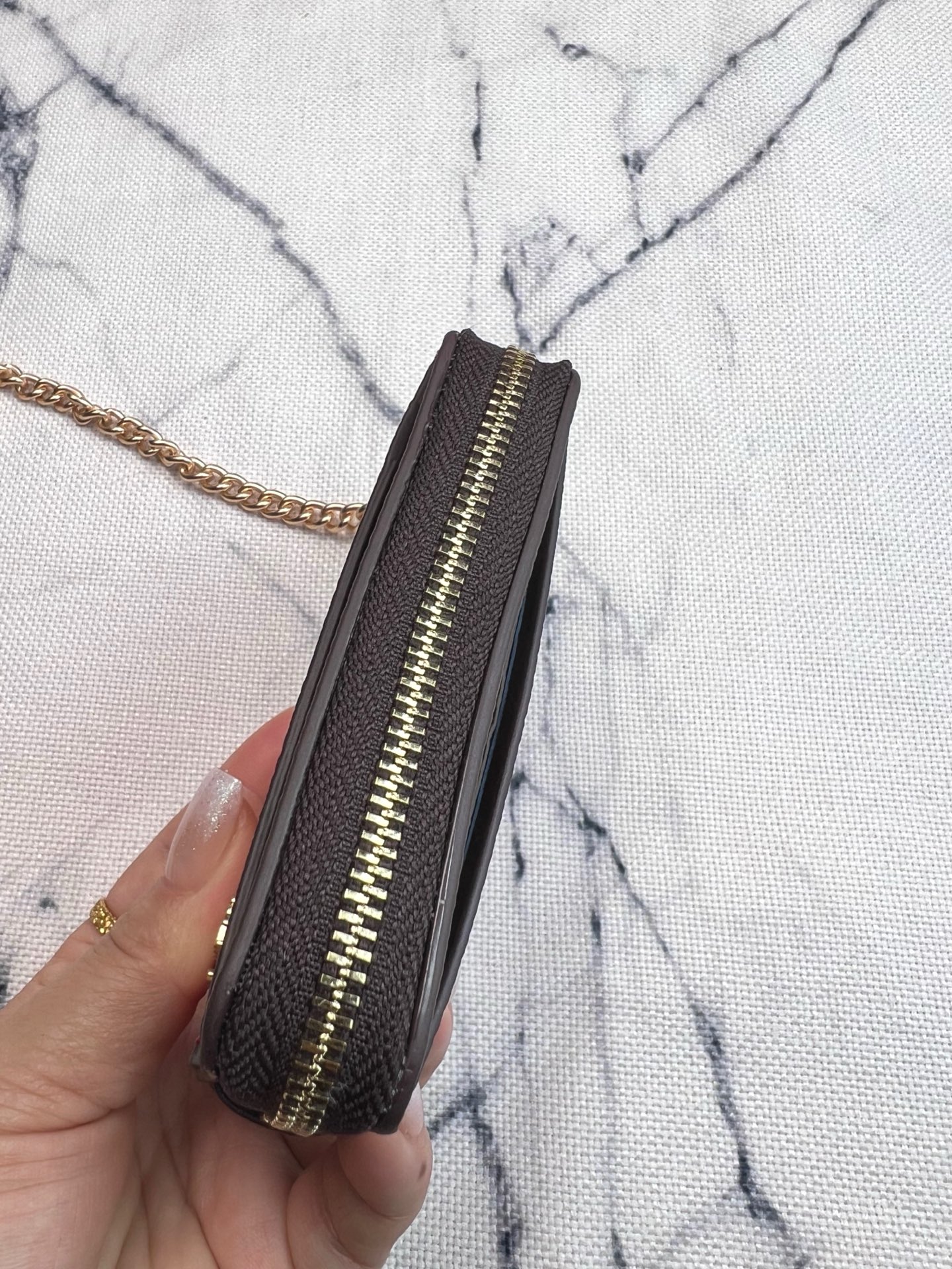 Coach ～Coach 新品 链条小方包荔枝纹拼色卡包CW1886正面三个卡位放3-5张卡