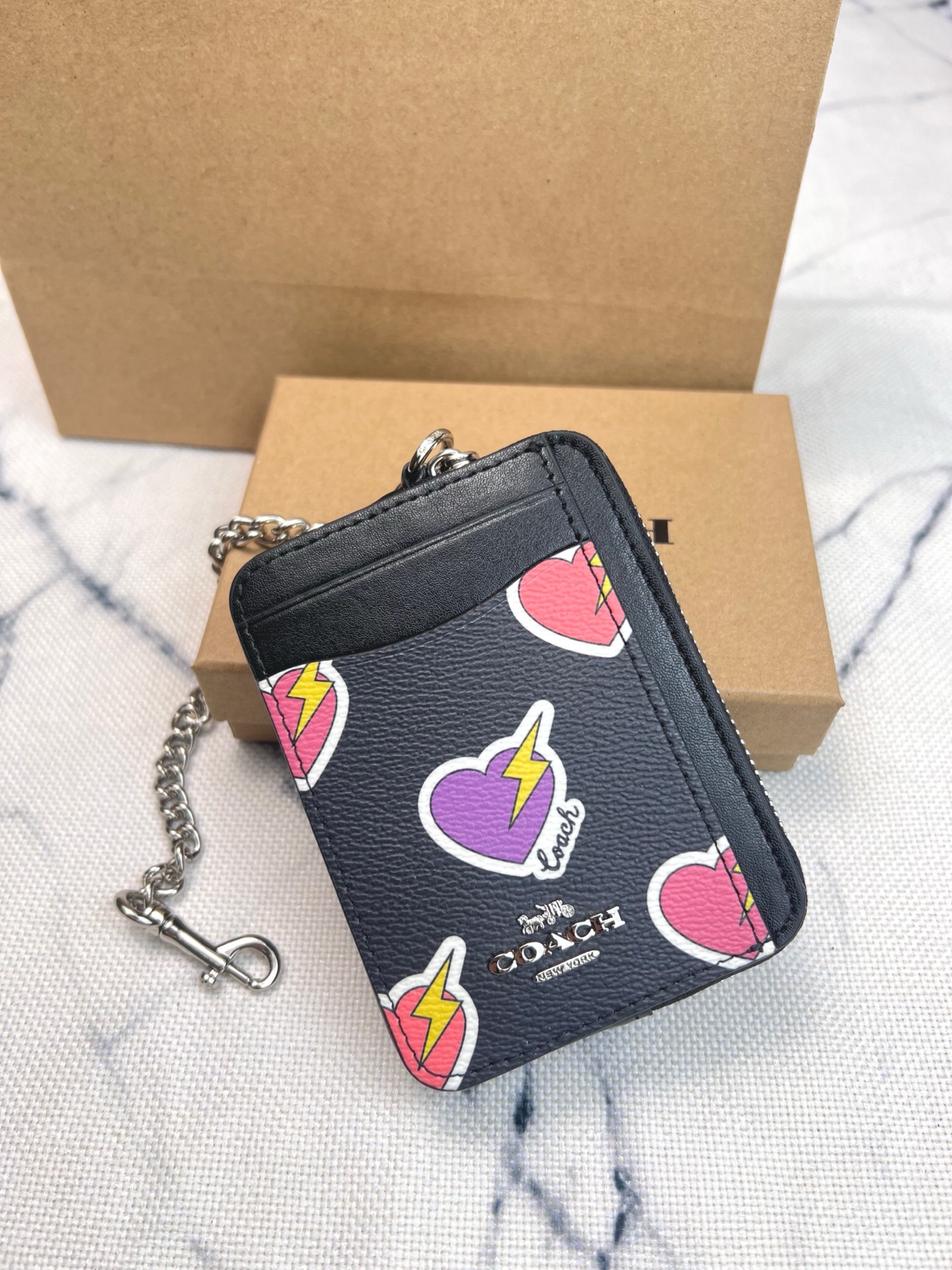 Coach ～Coach 新品 链条小方包心形螺栓印花