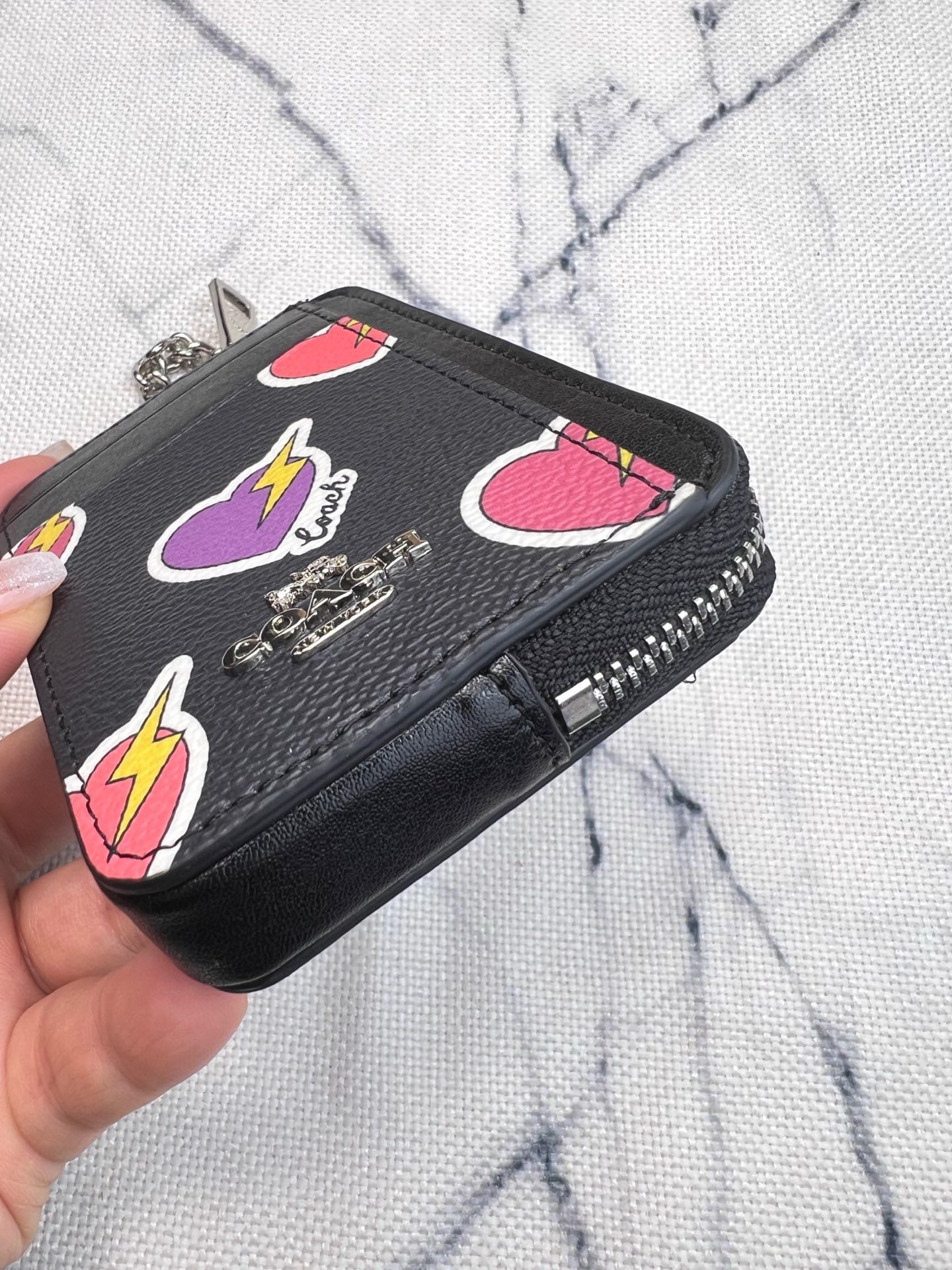 Coach ～Coach 新品 链条小方包心形螺栓印花
