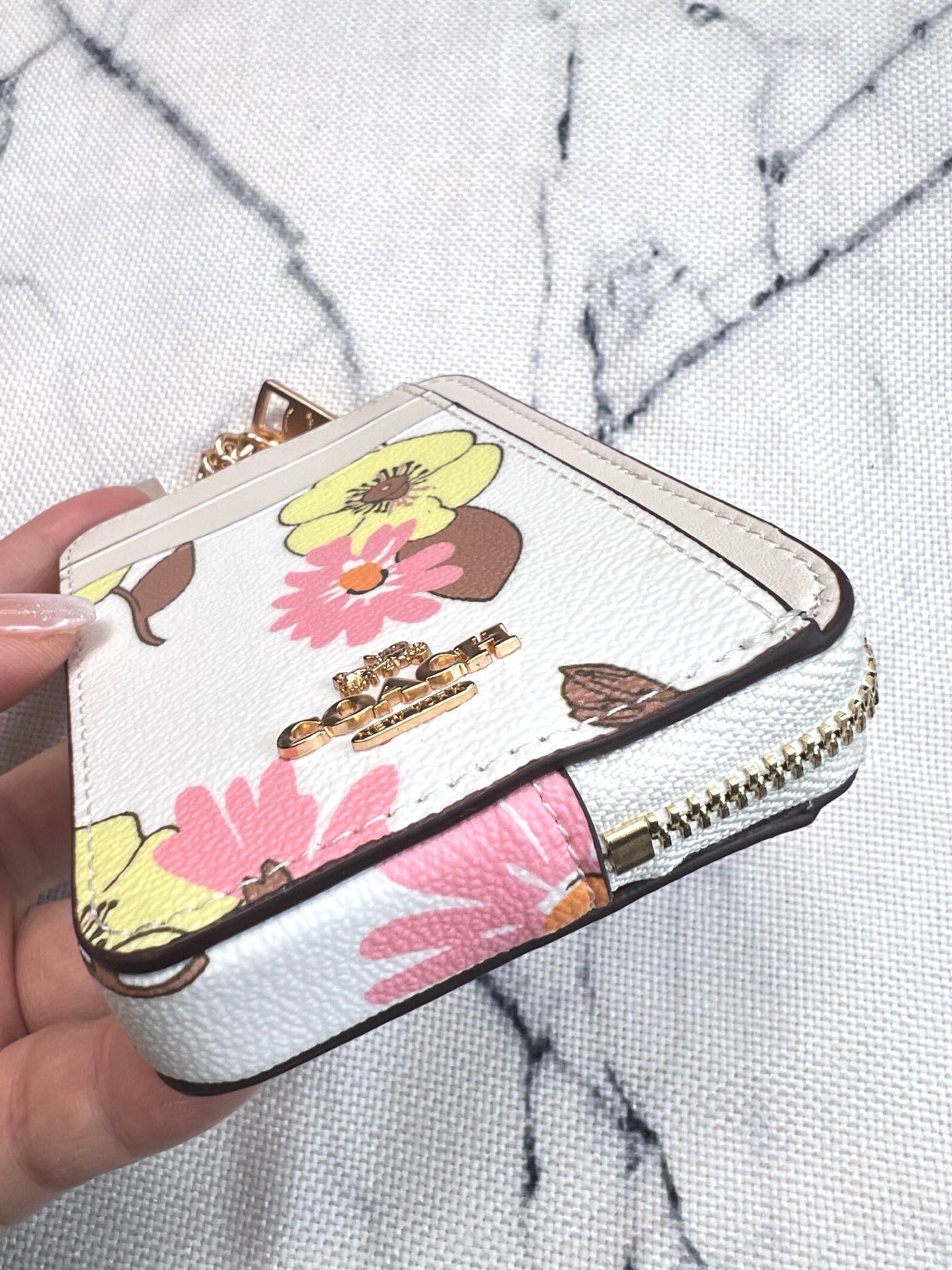 Coach ～Coach 新品 链条小方包金色字母徽标Logo花卉印花
