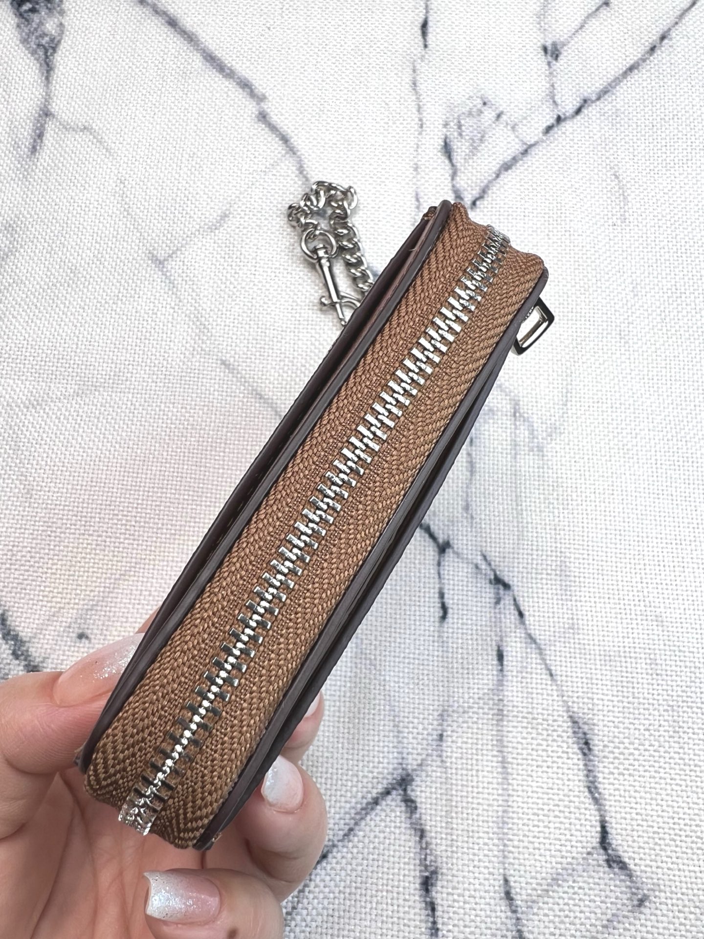 Coach ～Coach 新品 链条小方包CR833香蕉印花拉链
