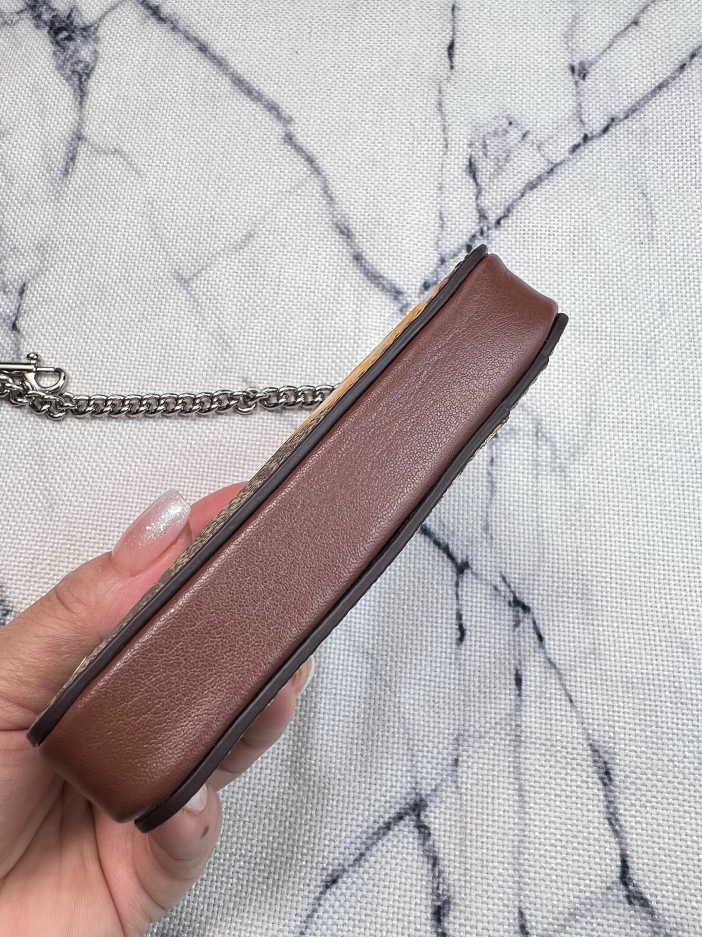 Coach ～Coach 新品 链条小方包CR833香蕉印花拉链