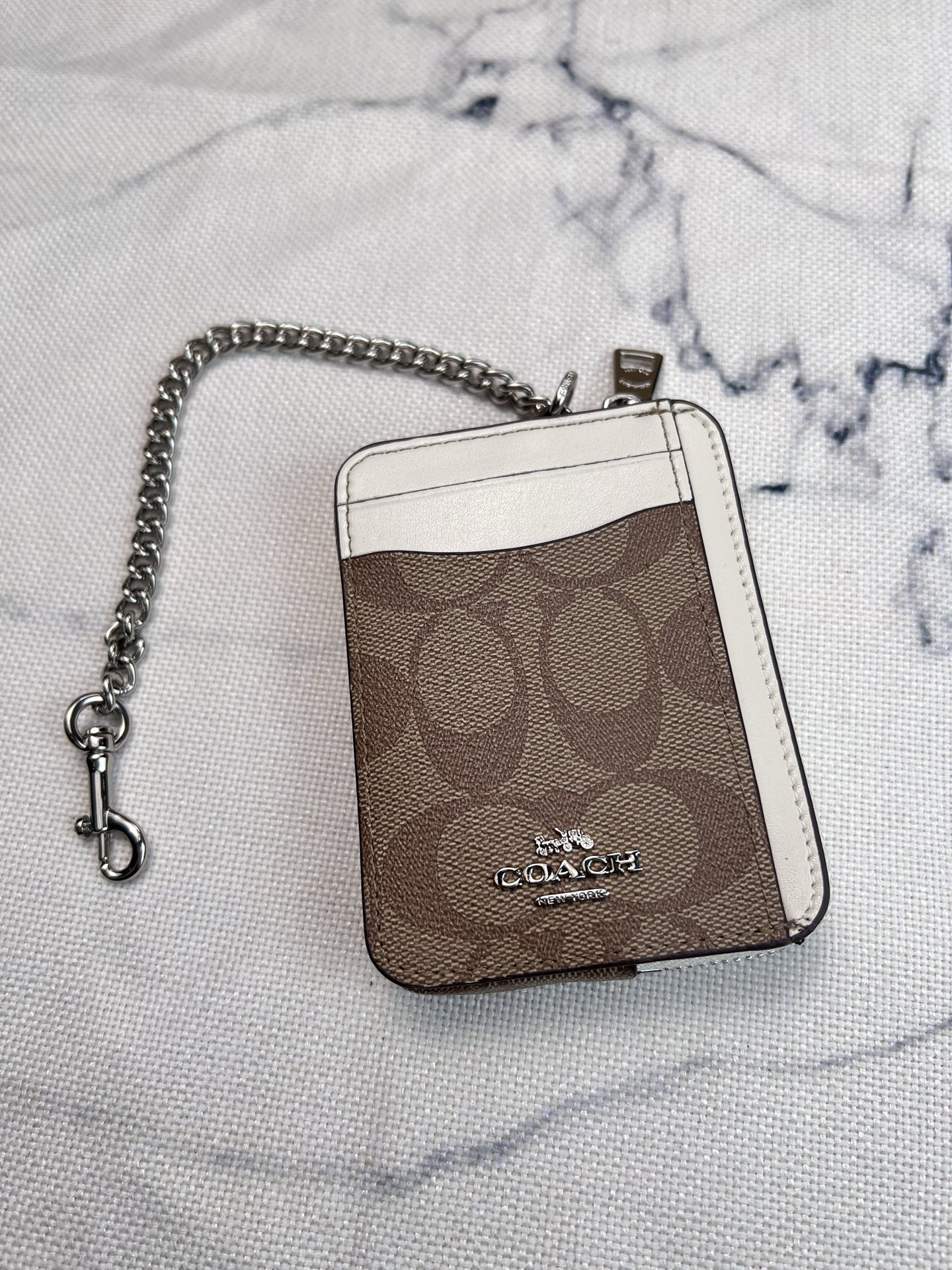 Coach ～Coach 新品 链条小卡包卡其棕配白色C0058正面三个卡位放3-5张卡