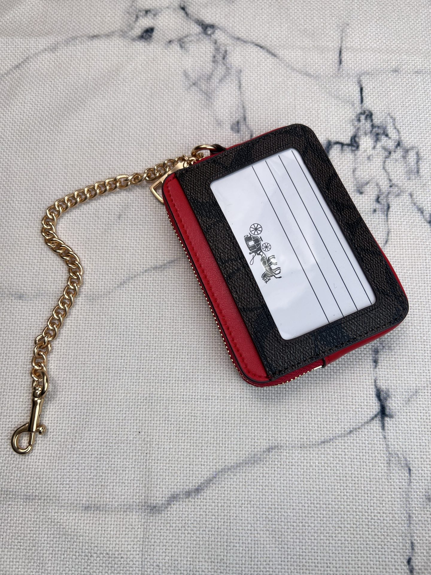 Coach ～Coach 新品 链条小卡包咖啡色配大红C0058正面三个卡位放3-5张卡