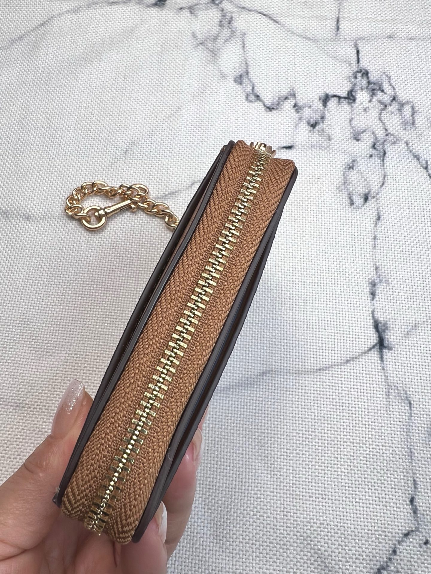 Coach ～Coach 新品 链条小卡包浅色卡其配棕色C0058正面三个卡位放3-5张卡
