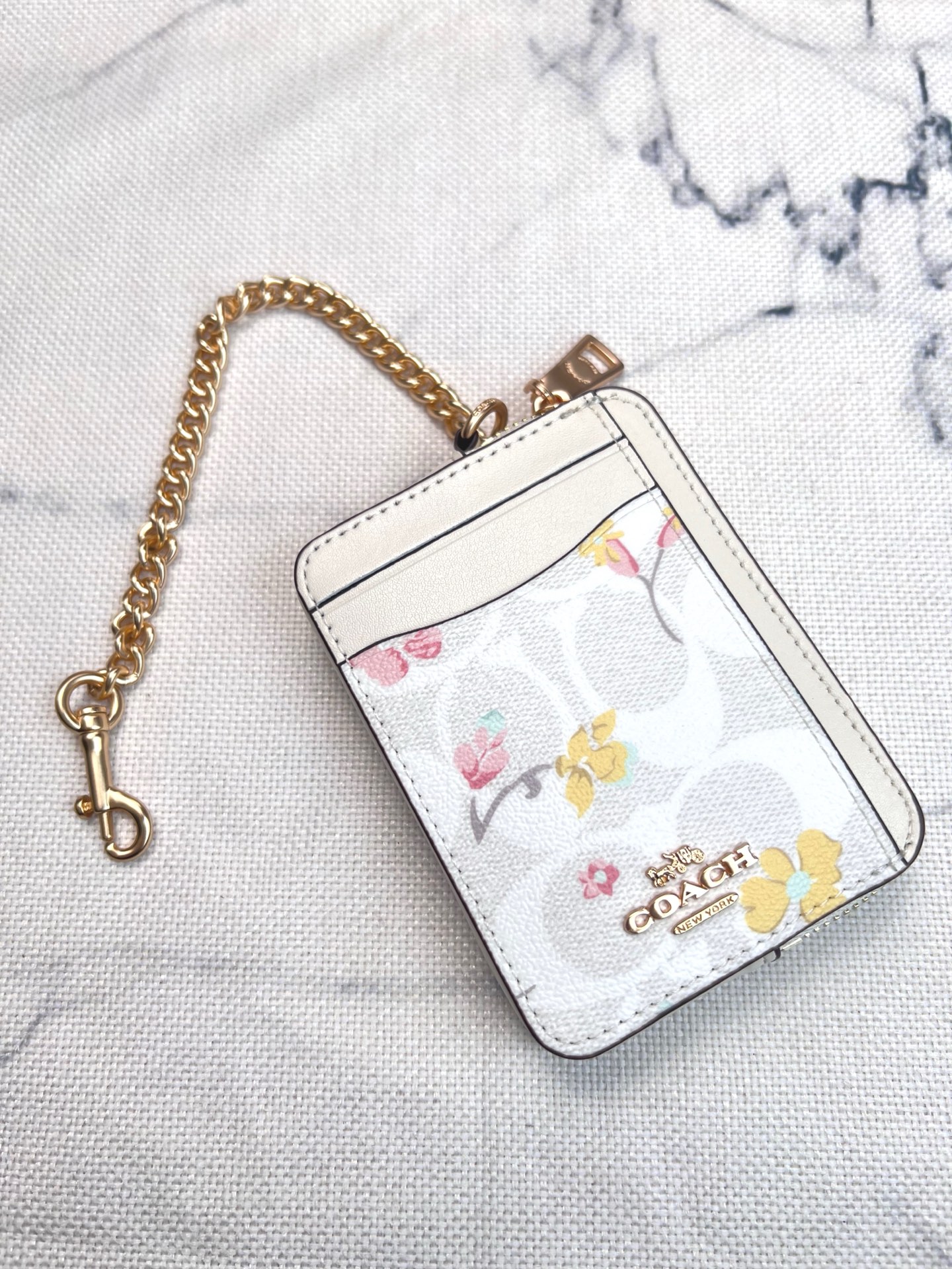 Coach ～Coach 新品 链条小方包皮革花卉印花链条卡包