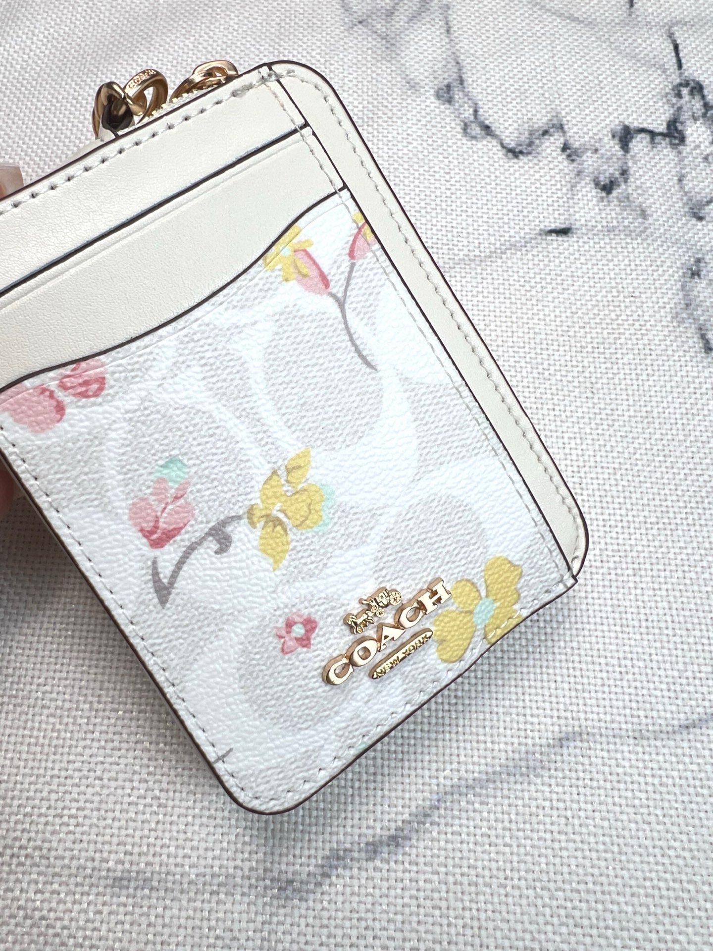 Coach ～Coach 新品 链条小方包皮革花卉印花链条卡包