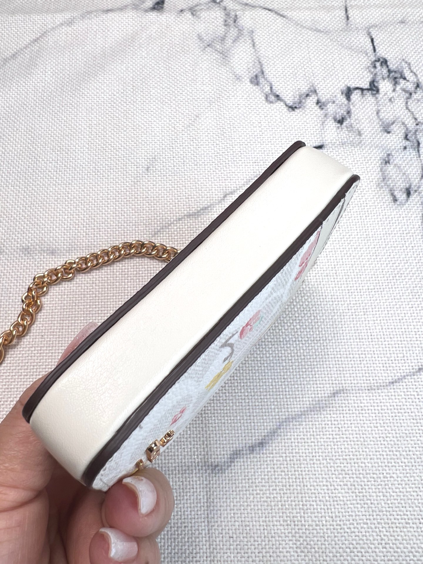 Coach ～Coach 新品 链条小方包皮革花卉印花链条卡包
