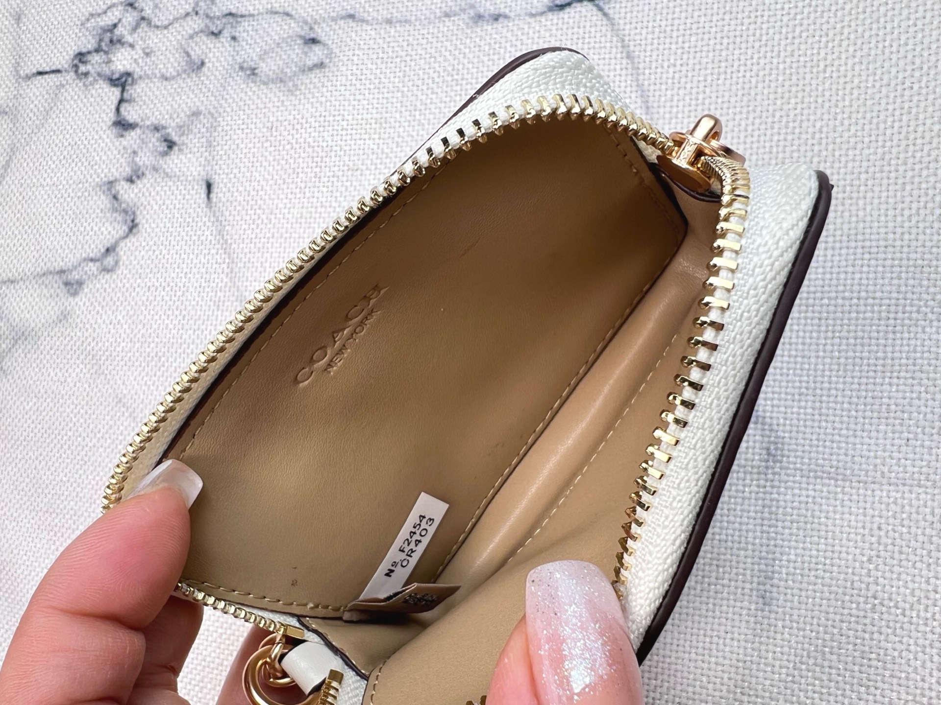 Coach ～Coach 新品 链条小方包皮革花卉印花链条卡包