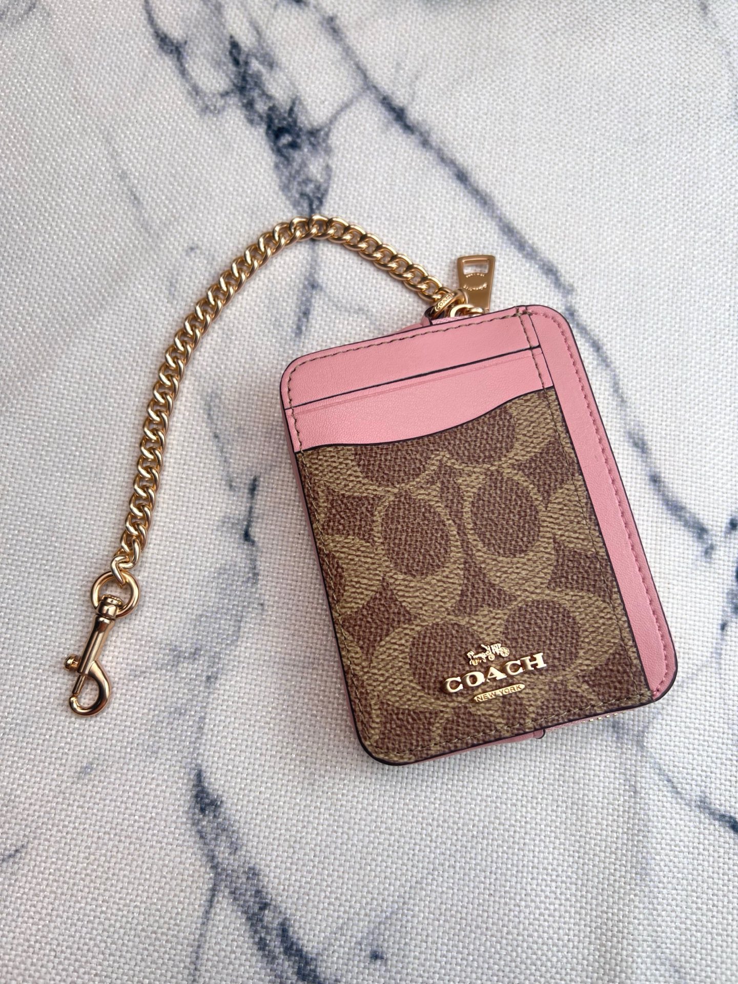 Coach ～Coach 新品 链条小卡包卡棕褐色拼粉色CW883正面三个卡位放3-5张卡