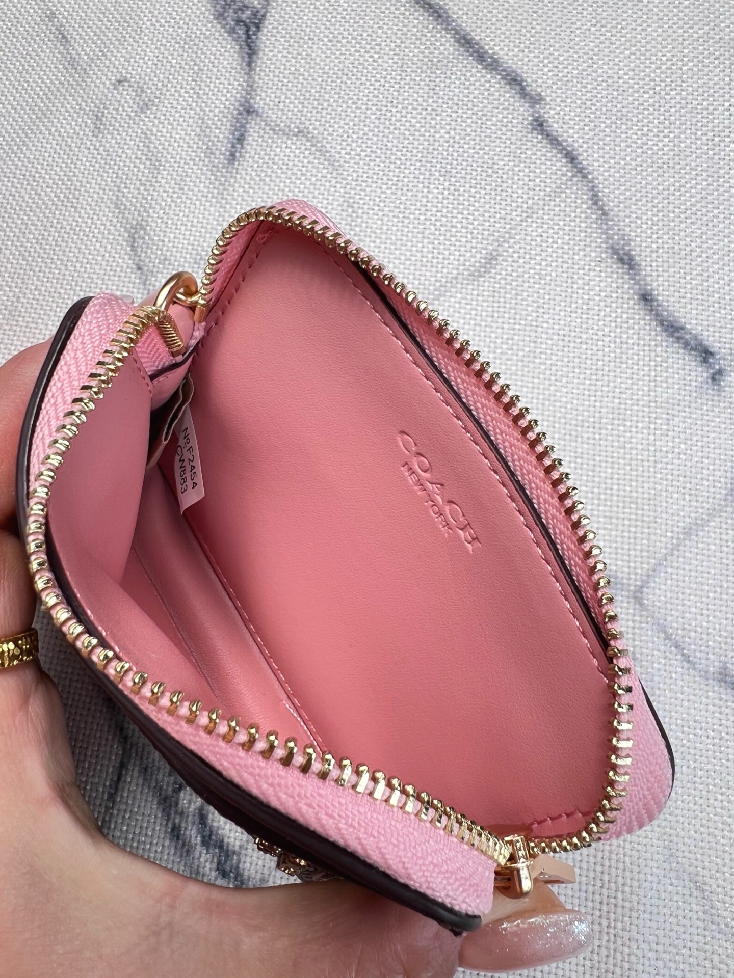 Coach ～Coach 新品 链条小卡包卡棕褐色拼粉色CW883正面三个卡位放3-5张卡