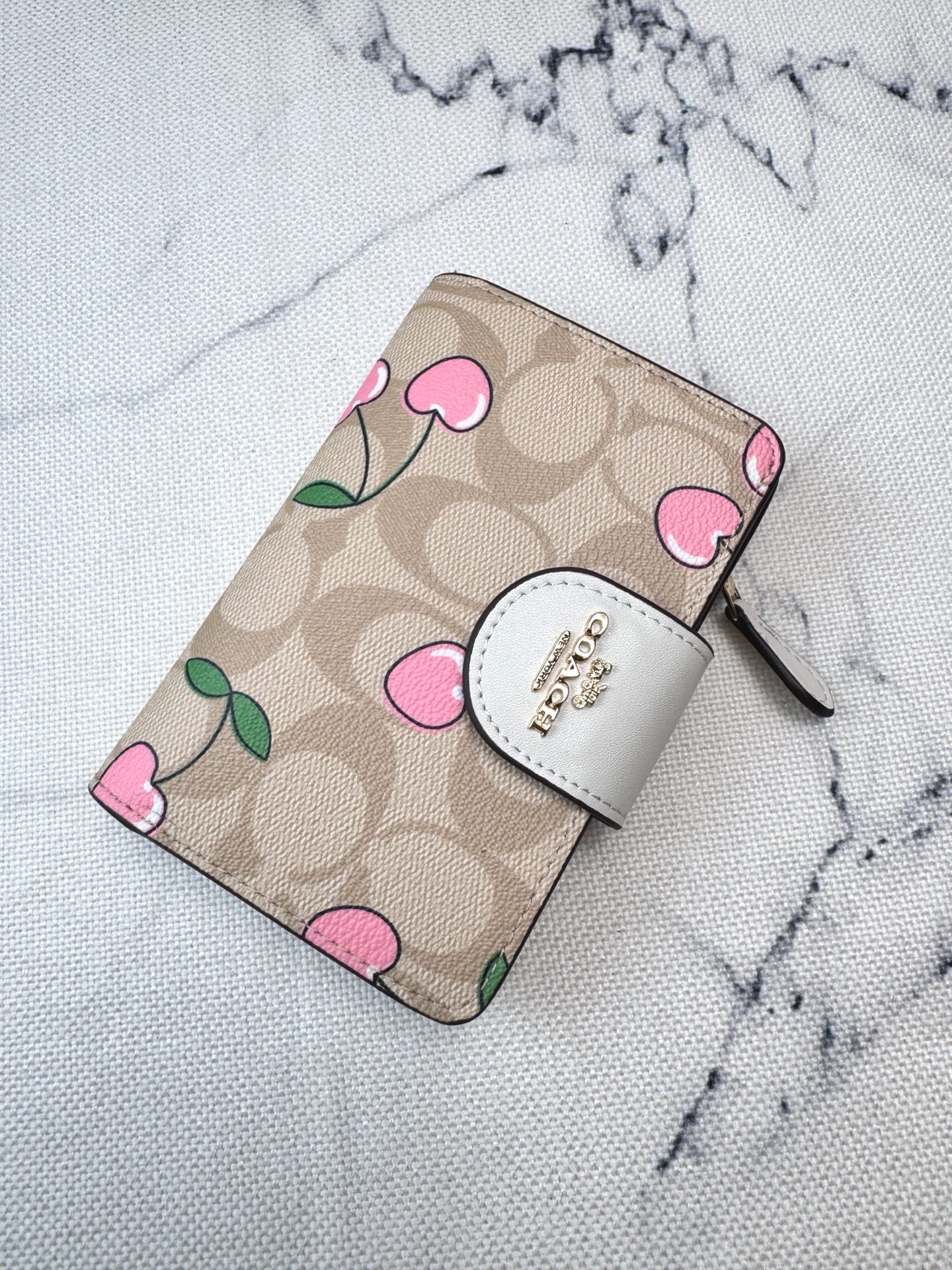 Coach ～COACH蔻驰CF401 老花樱桃印花
