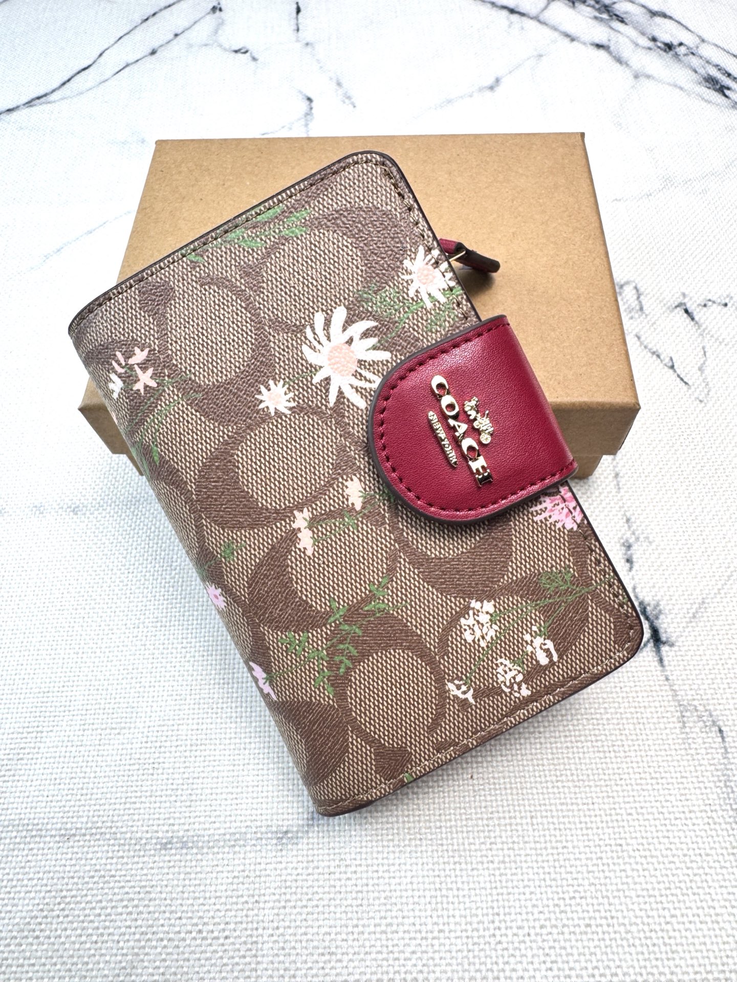 Coach ～COACH蔻驰 C8730 老花花朵图案印花按扣
