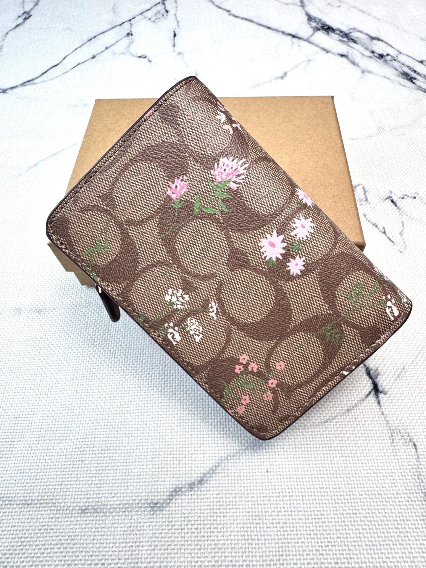 Coach ～COACH蔻驰 C8730 老花花朵图案印花按扣