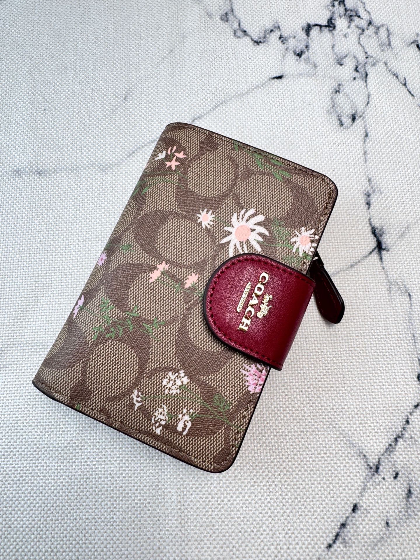 Coach ～COACH蔻驰 C8730 老花花朵图案印花按扣