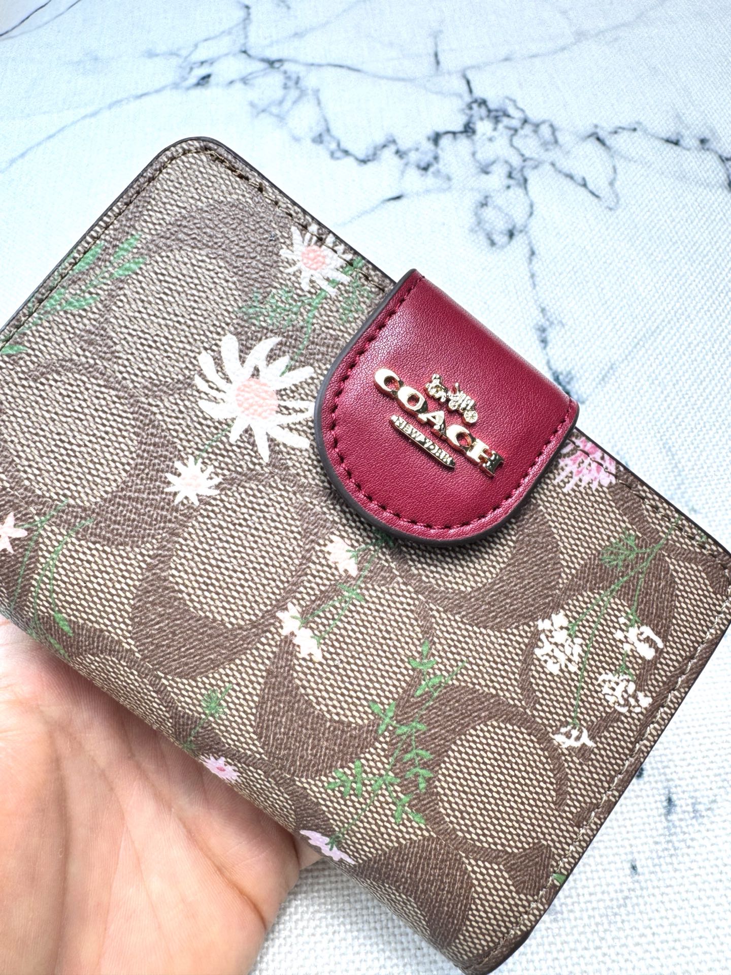 Coach ～COACH蔻驰 C8730 老花花朵图案印花按扣