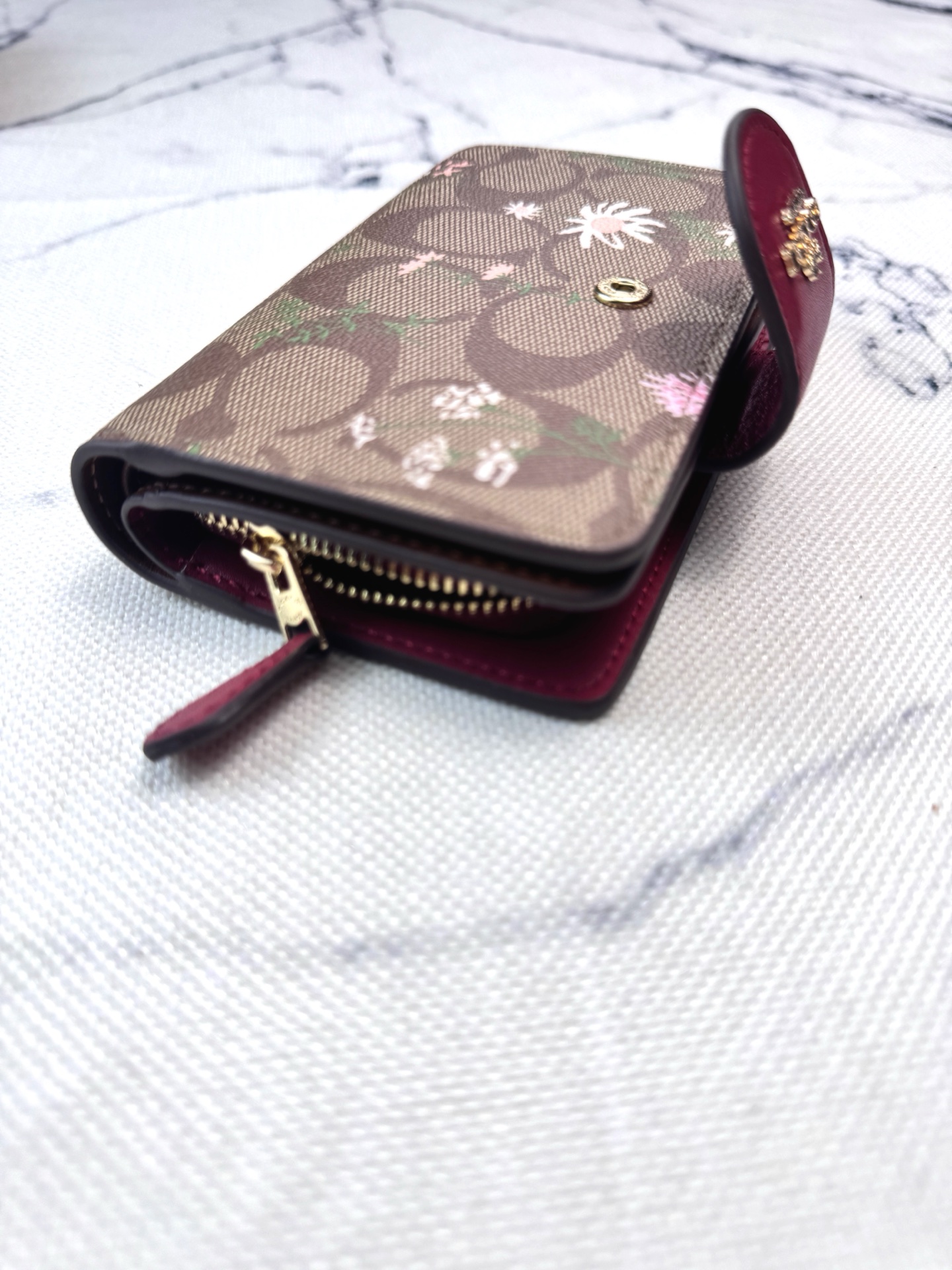 Coach ～COACH蔻驰 C8730 老花花朵图案印花按扣
