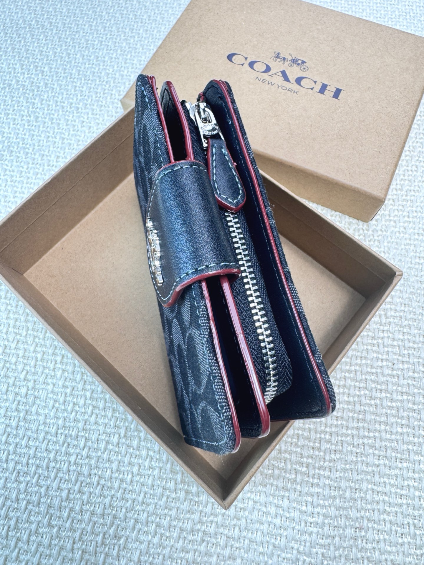 Coach ～COACH蔻驰CU402徽标按扣