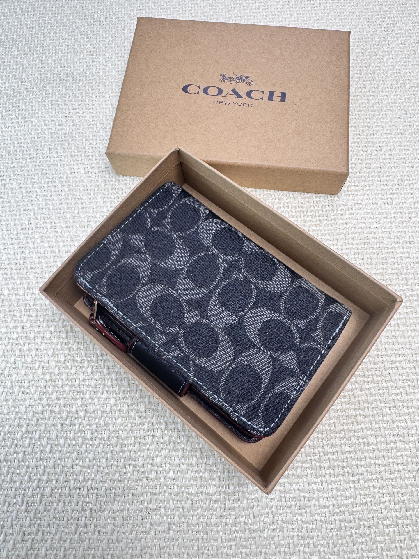 Coach ～COACH蔻驰CU402徽标按扣