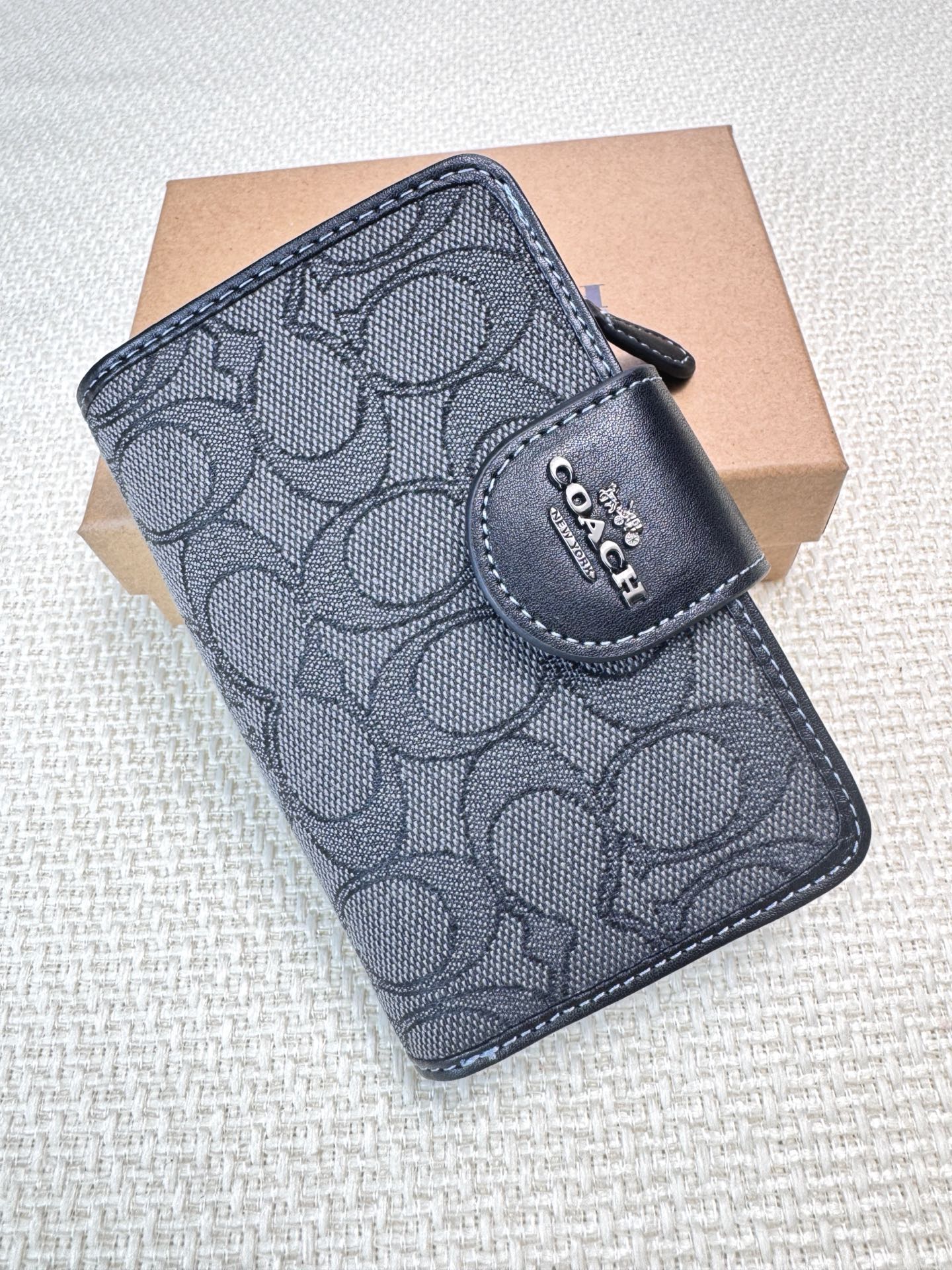 Coach ～COACH蔻驰CP435徽标按扣