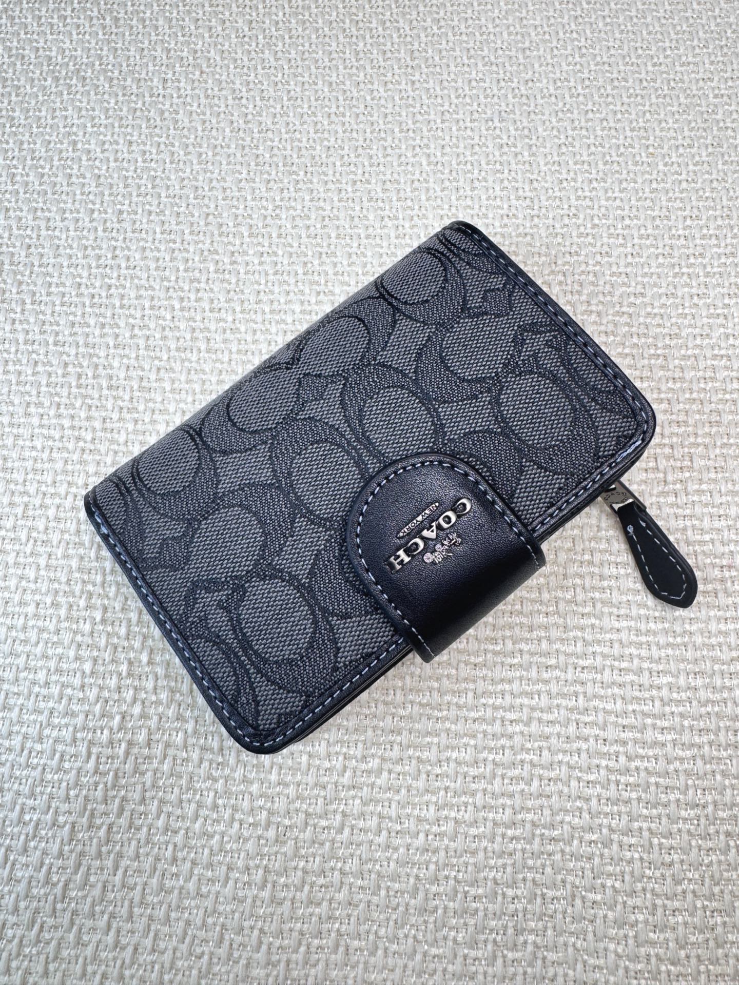 Coach ～COACH蔻驰CP435徽标按扣