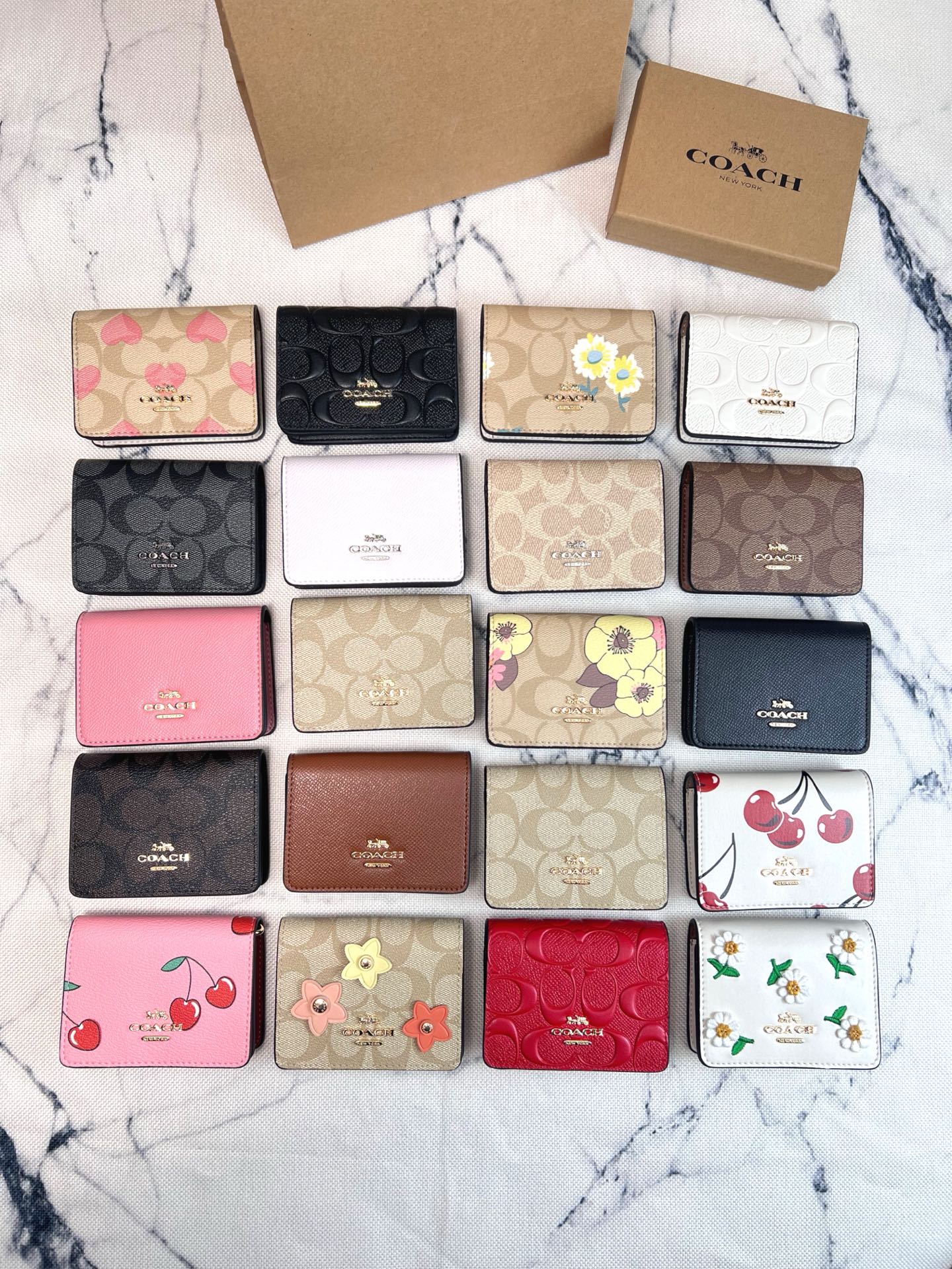 Coach ～COACH蔻驰 CH714花朵簇状印花金色徽标短款斜挎包零钱包