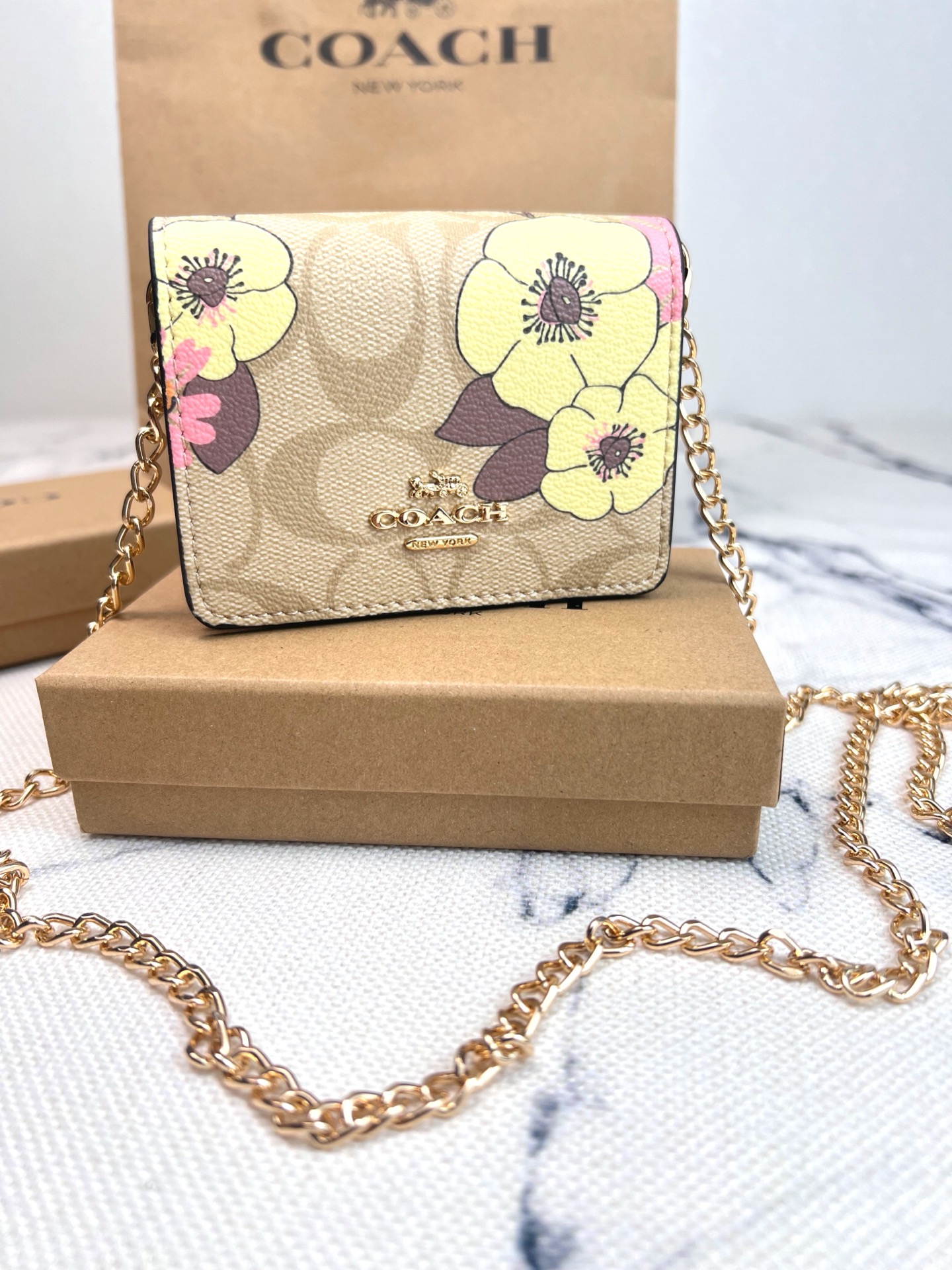 Coach ～COACH蔻驰 CH714花朵簇状印花金色徽标短款斜挎包零钱包