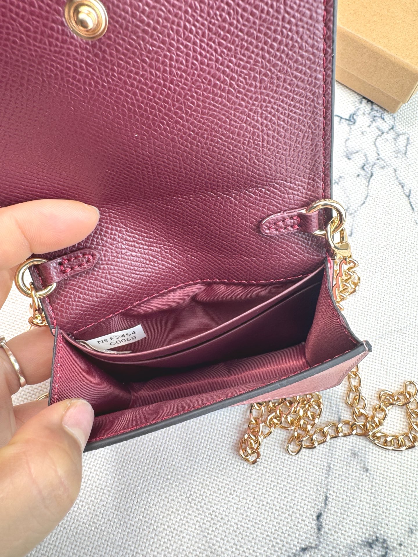 Coach COACH蔻驰 C0059纯色链条 十字纹皮革 钱包单肩斜挎包 小小一个 容量大还可以放2