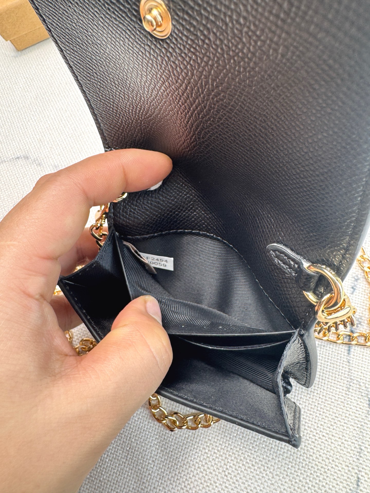 Coach COACH蔻驰 C0059纯色链条 十字纹皮革 钱包单肩斜挎包 小小一个 容量大还可以放2