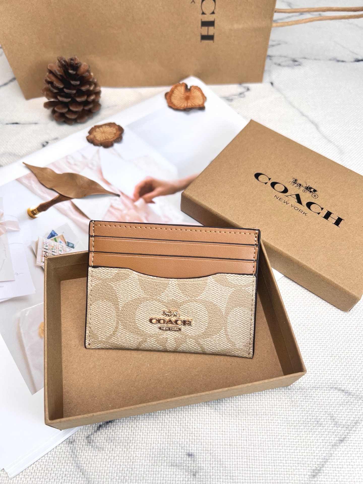 Coach ～COACH蔻驰CH415小卡包 老花浅米白配棕色双面薄款卡包卡夹证件包 随身携带超方便可爱