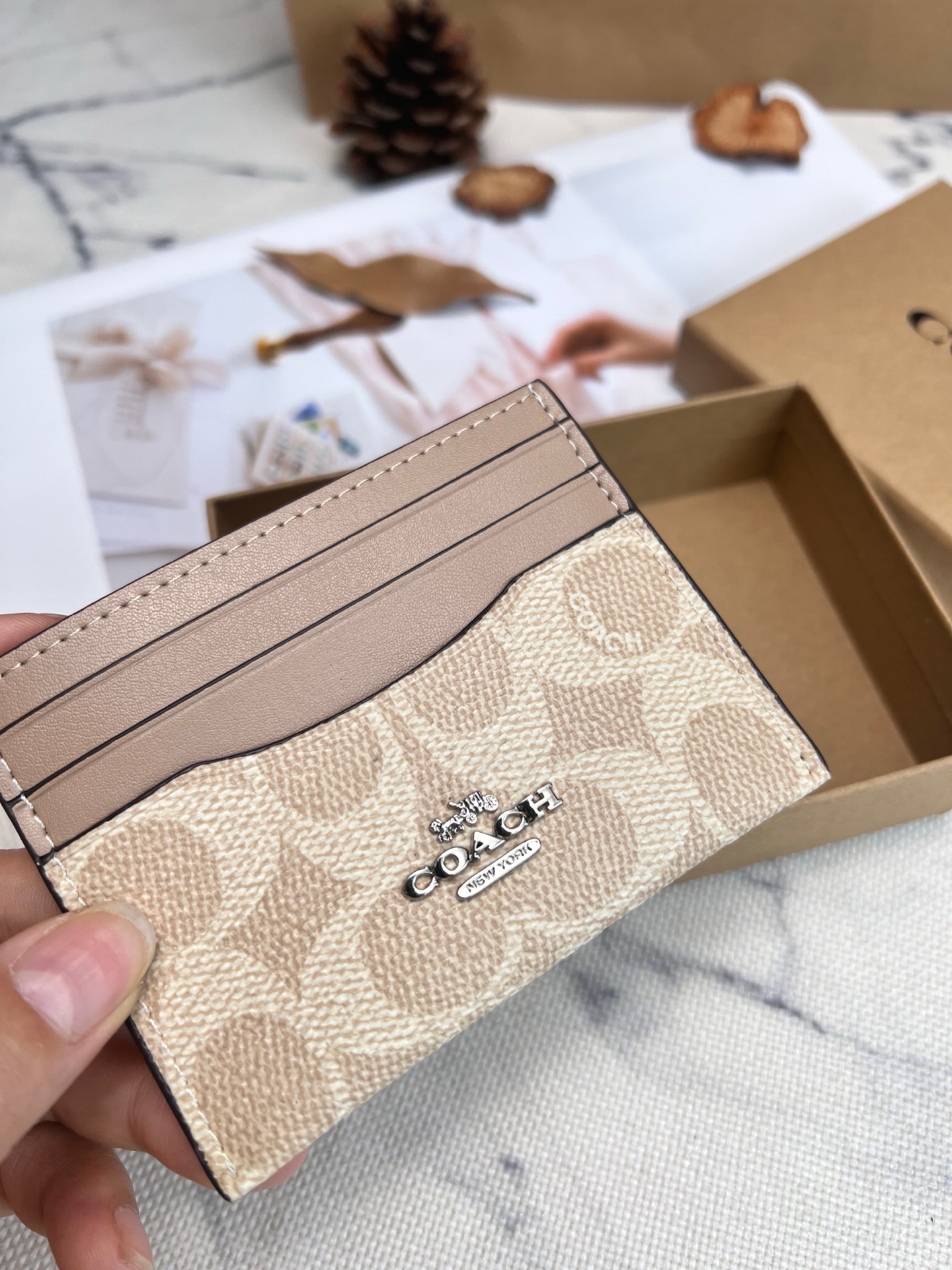 Coach ～COACH蔻驰CZ286卡包 老花奶茶色双面薄款卡包卡夹证件包 随身携带超方便可爱