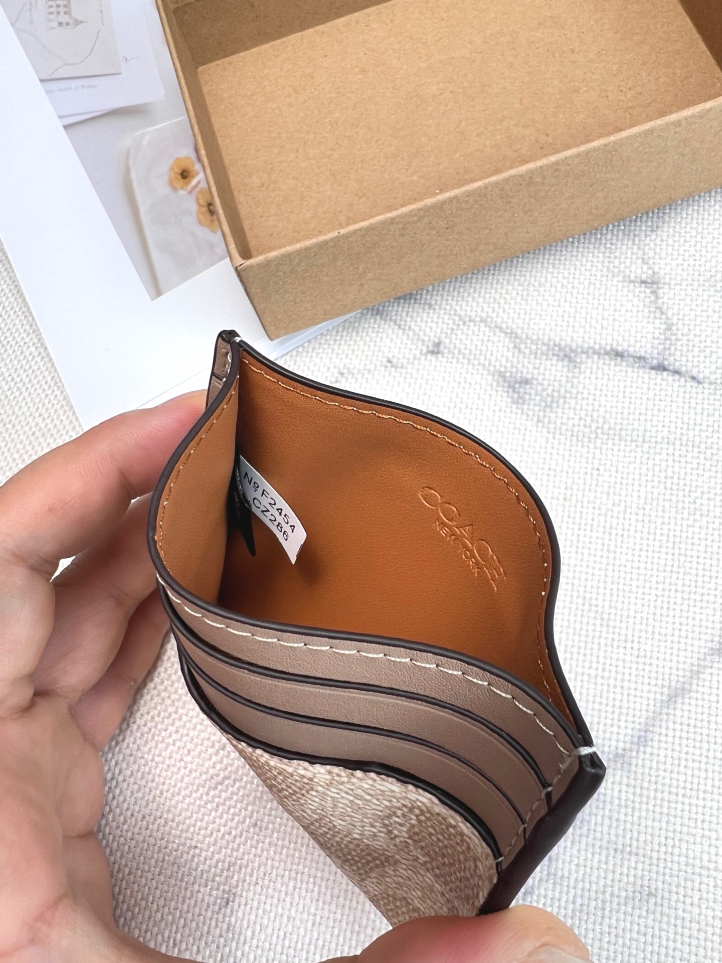 Coach ～COACH蔻驰CZ286卡包 老花奶茶色双面薄款卡包卡夹证件包 随身携带超方便可爱