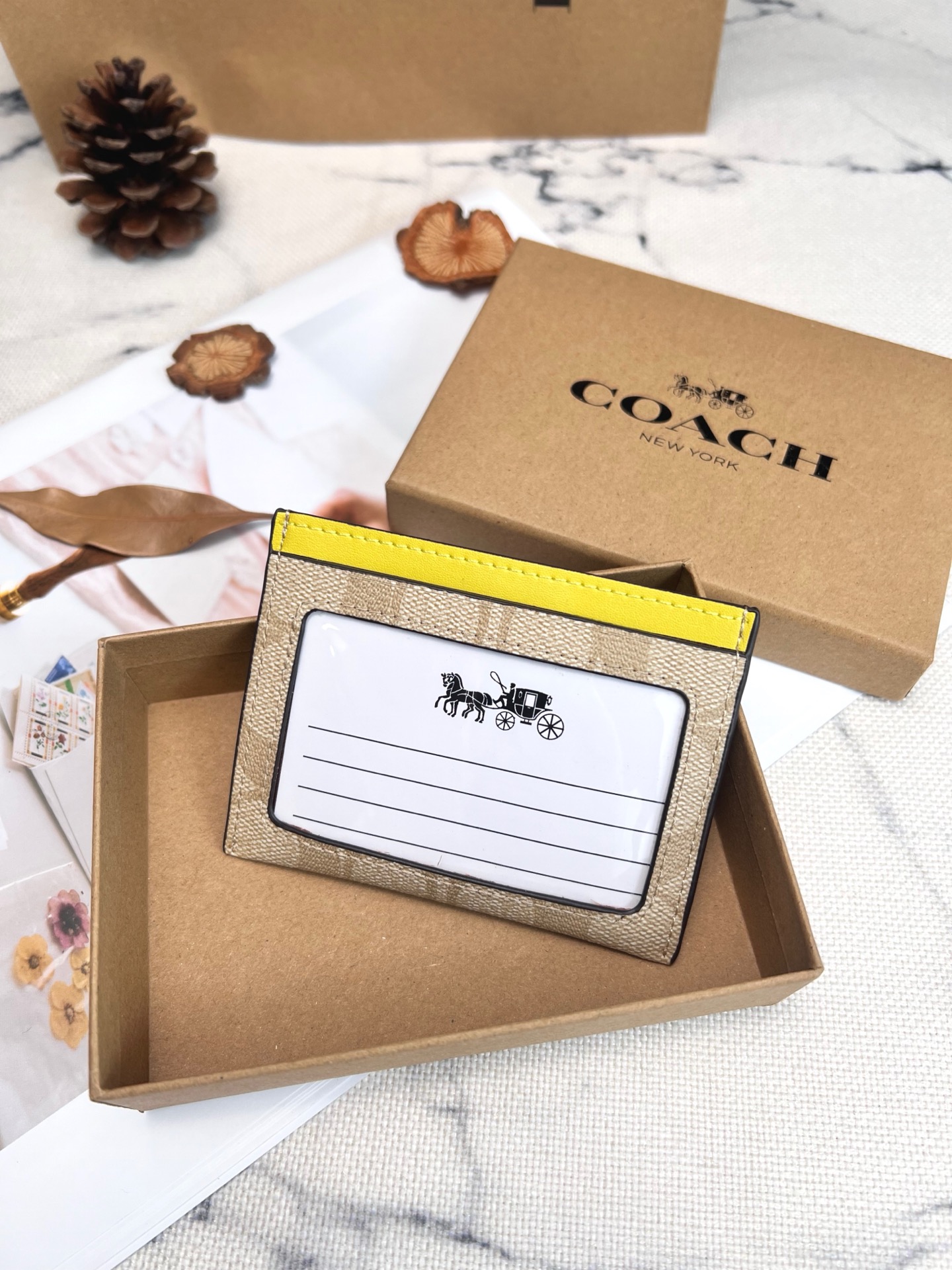Coach ～COACH蔻驰CH415小卡包 老花浅卡其配柠檬 双面薄款卡包卡夹证件包 随身携带超方便可爱