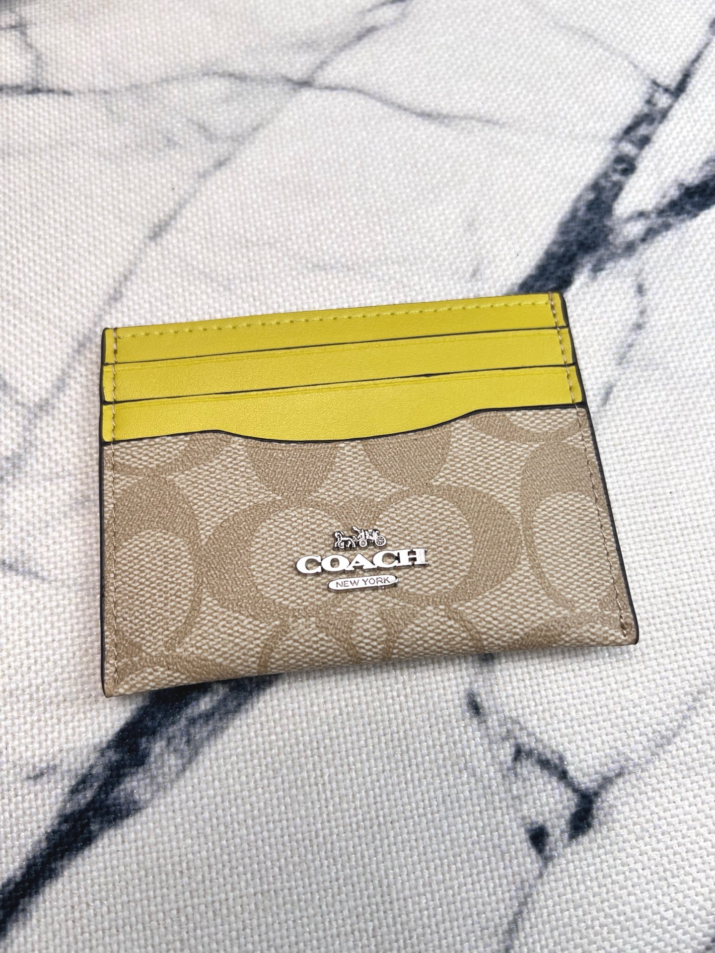 Coach ～COACH蔻驰CH415小卡包 老花浅卡其配柠檬 双面薄款卡包卡夹证件包 随身携带超方便可爱