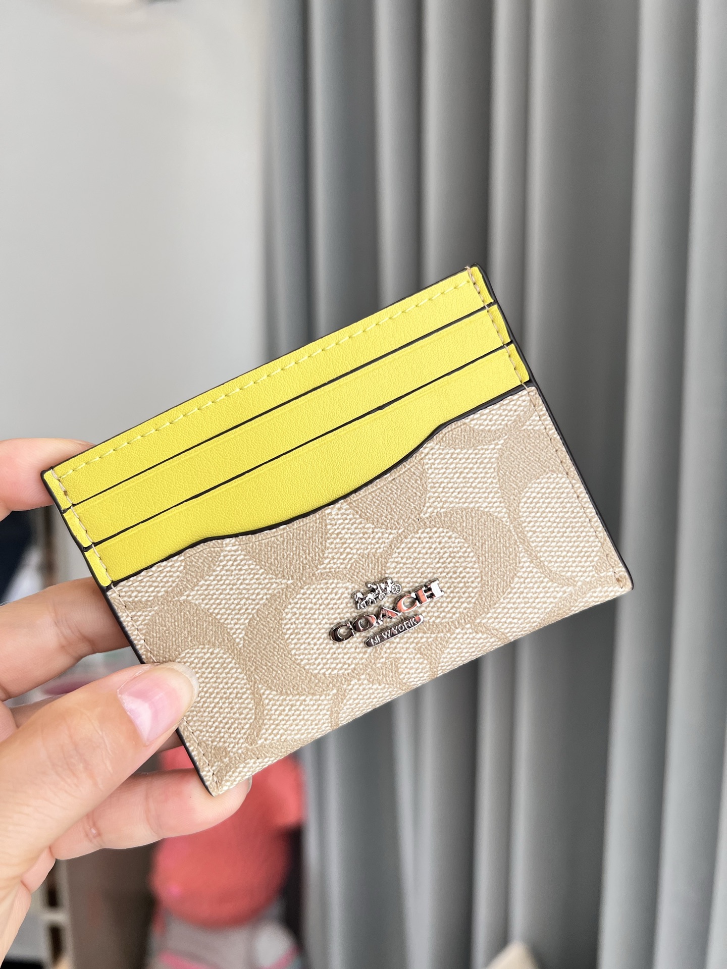 Coach ～COACH蔻驰CH415小卡包 老花浅卡其配柠檬 双面薄款卡包卡夹证件包 随身携带超方便可爱