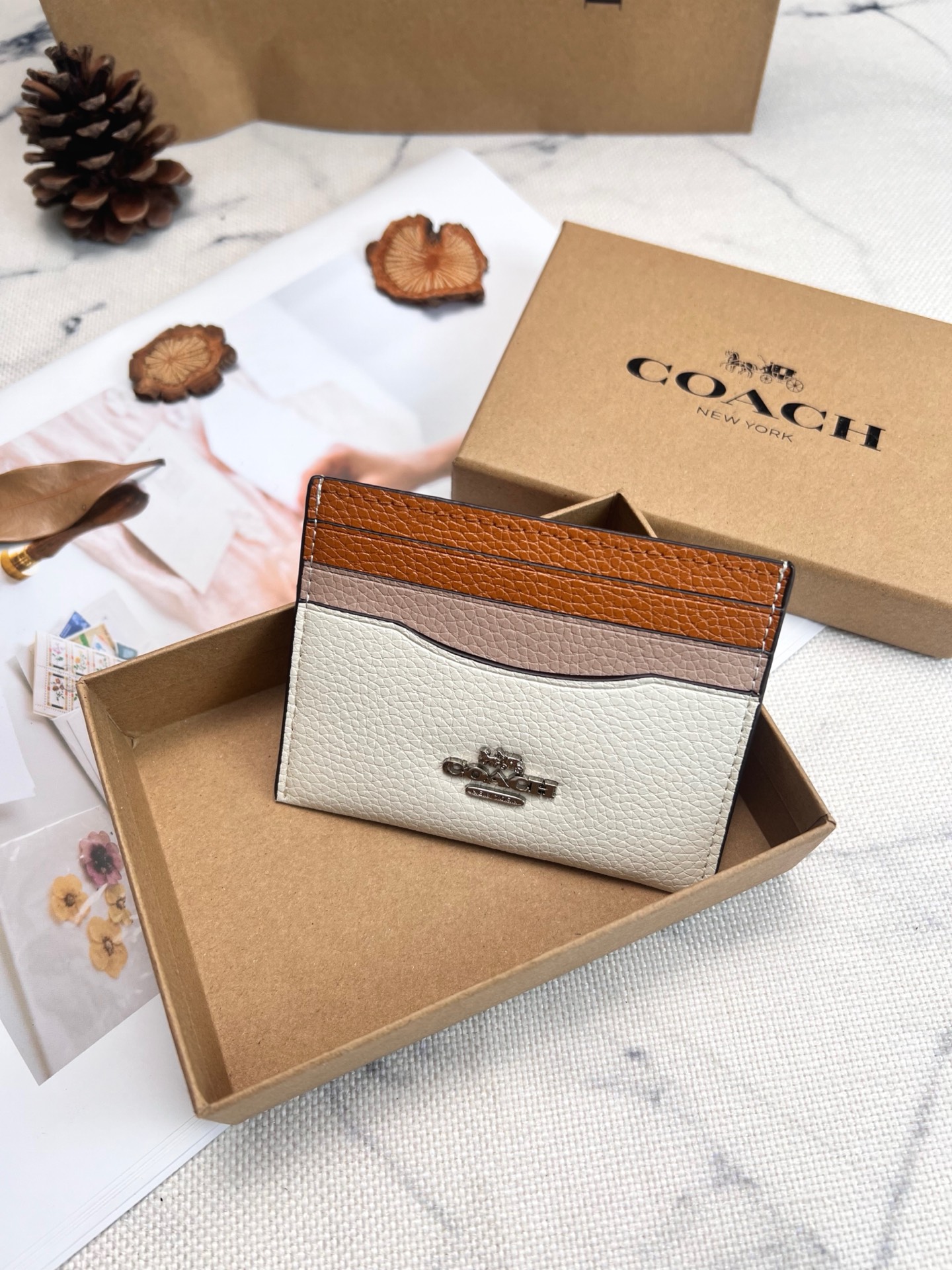 Coach ～COACH蔻驰CK441小卡包 荔枝纹卡其拼白色双面薄款卡包卡夹证件包 随身携带超方便可爱