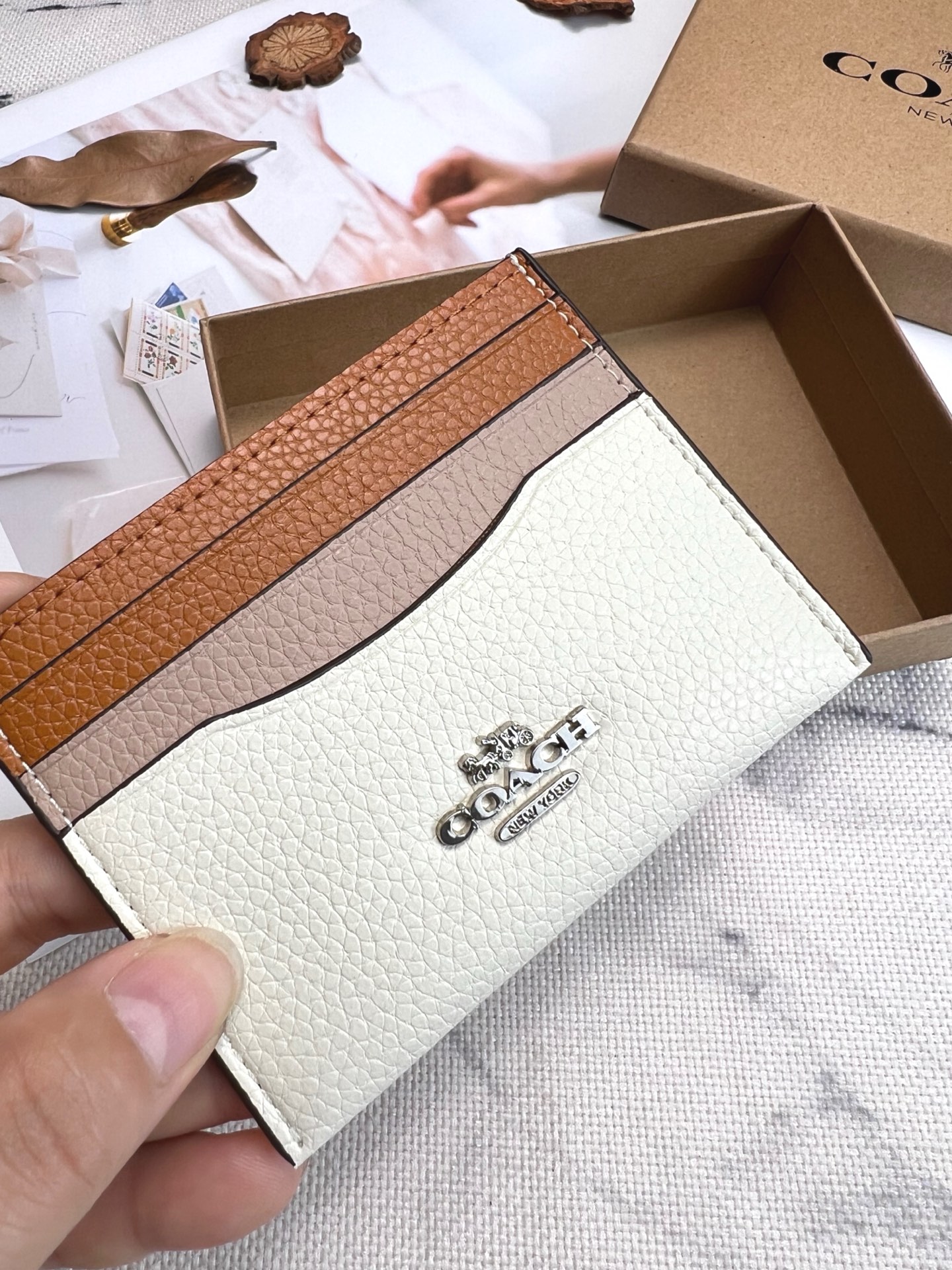 Coach ～COACH蔻驰CK441小卡包 荔枝纹卡其拼白色双面薄款卡包卡夹证件包 随身携带超方便可爱