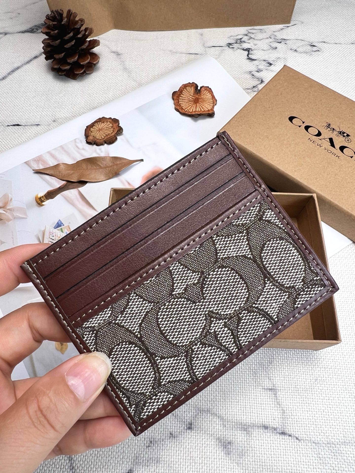 Coach ～COACH蔻驰C2641小卡包 棕红色帆布 双面薄款卡包卡夹证件包 随身携带超方便可爱