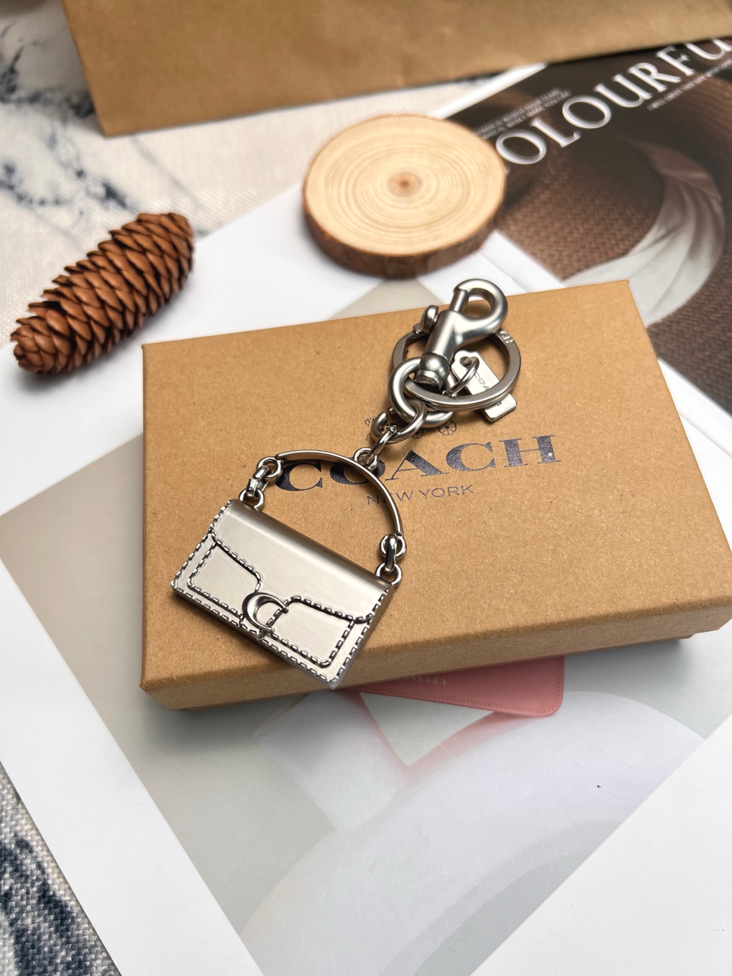 Coach ～Coach 的一款tabby转型后王牌包型挂饰