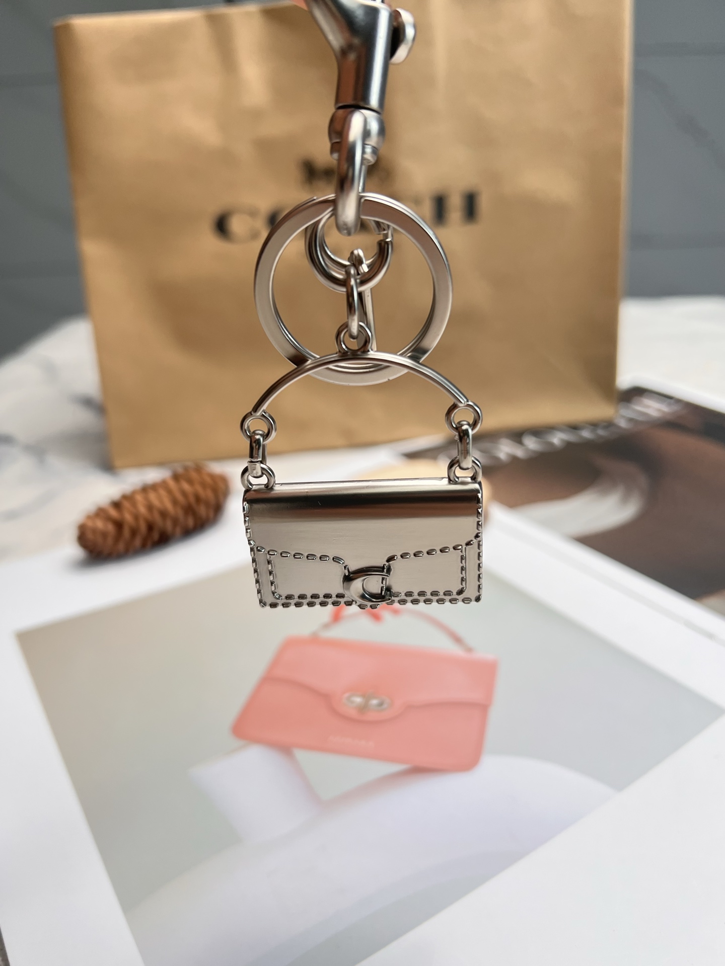 Coach ～Coach 的一款tabby转型后王牌包型挂饰
