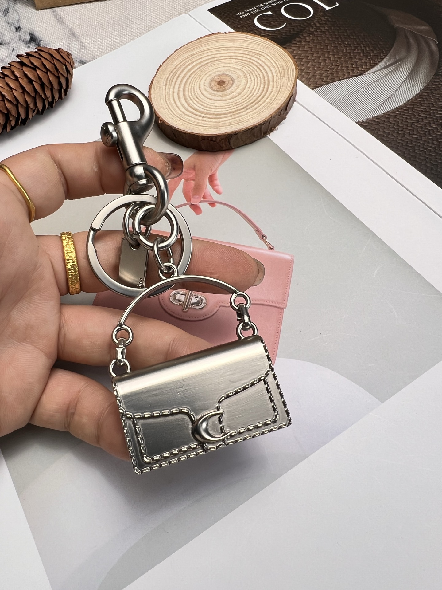 Coach ～Coach 的一款tabby转型后王牌包型挂饰